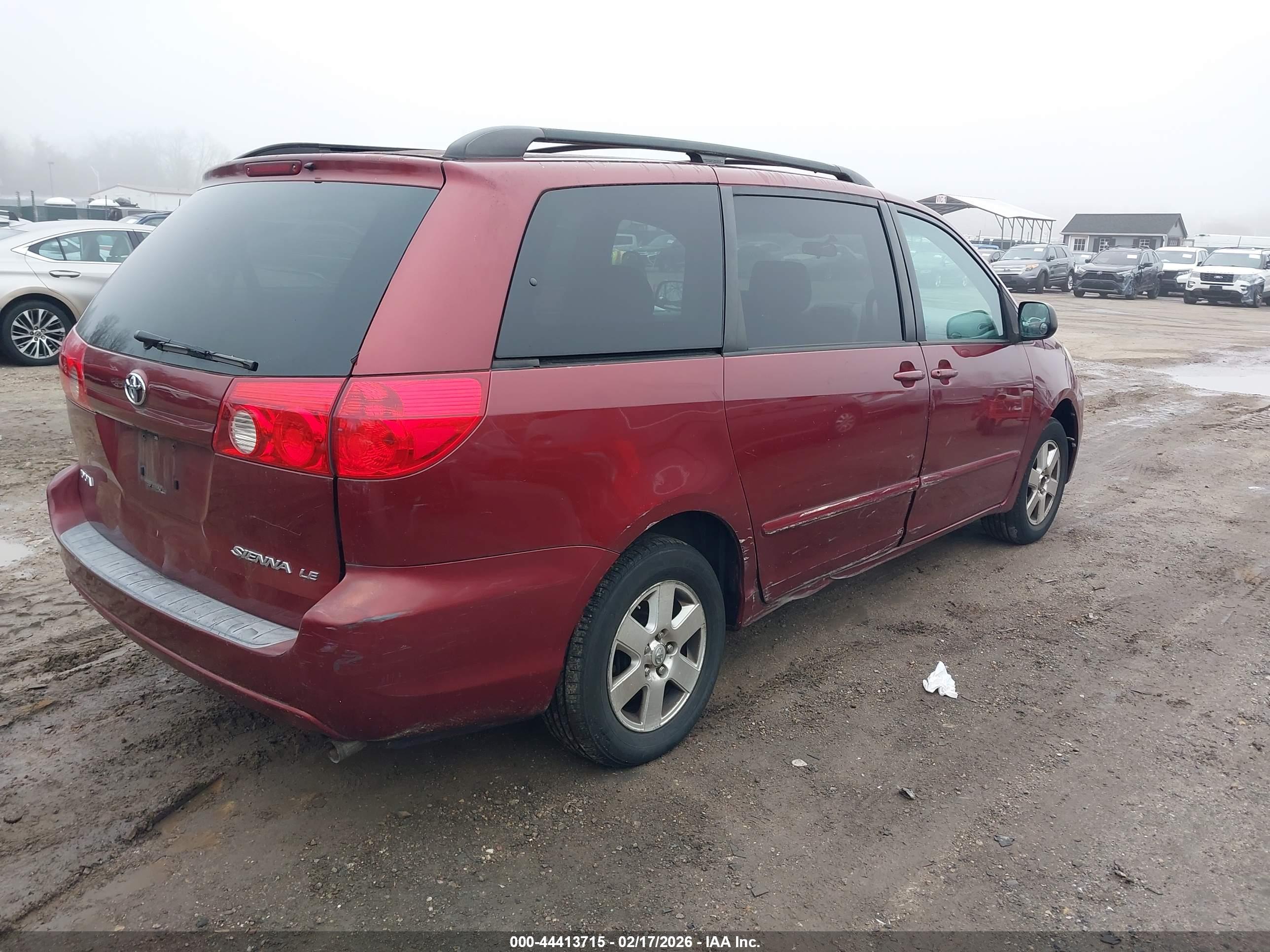 TOYOTA SIENNA image 4