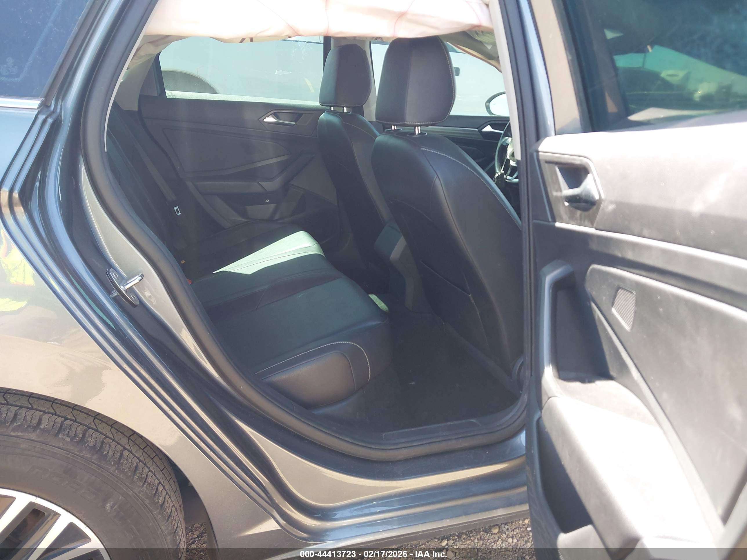 VOLKSWAGEN JETTA image 8