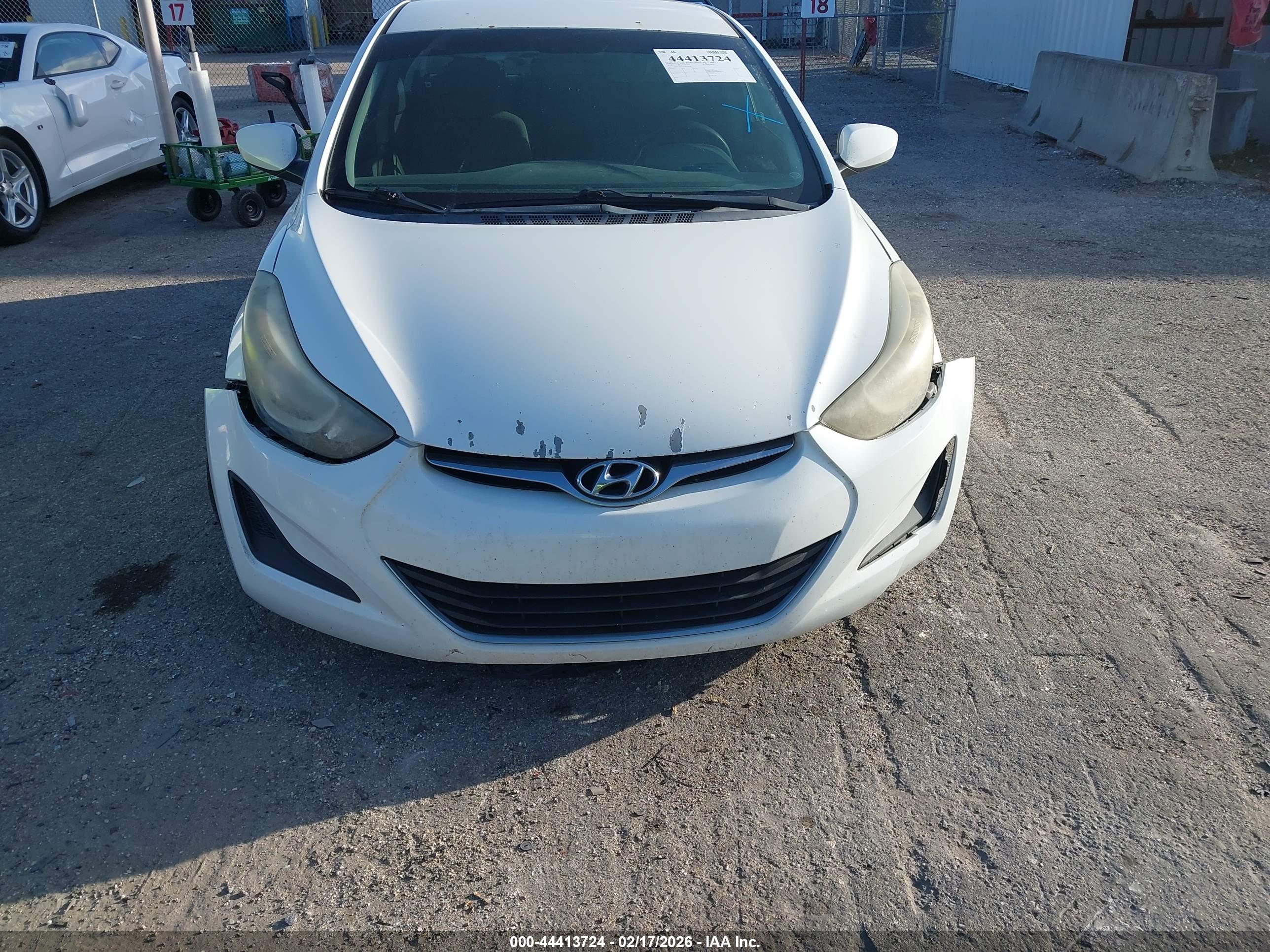 HYUNDAI ELANTRA image 6