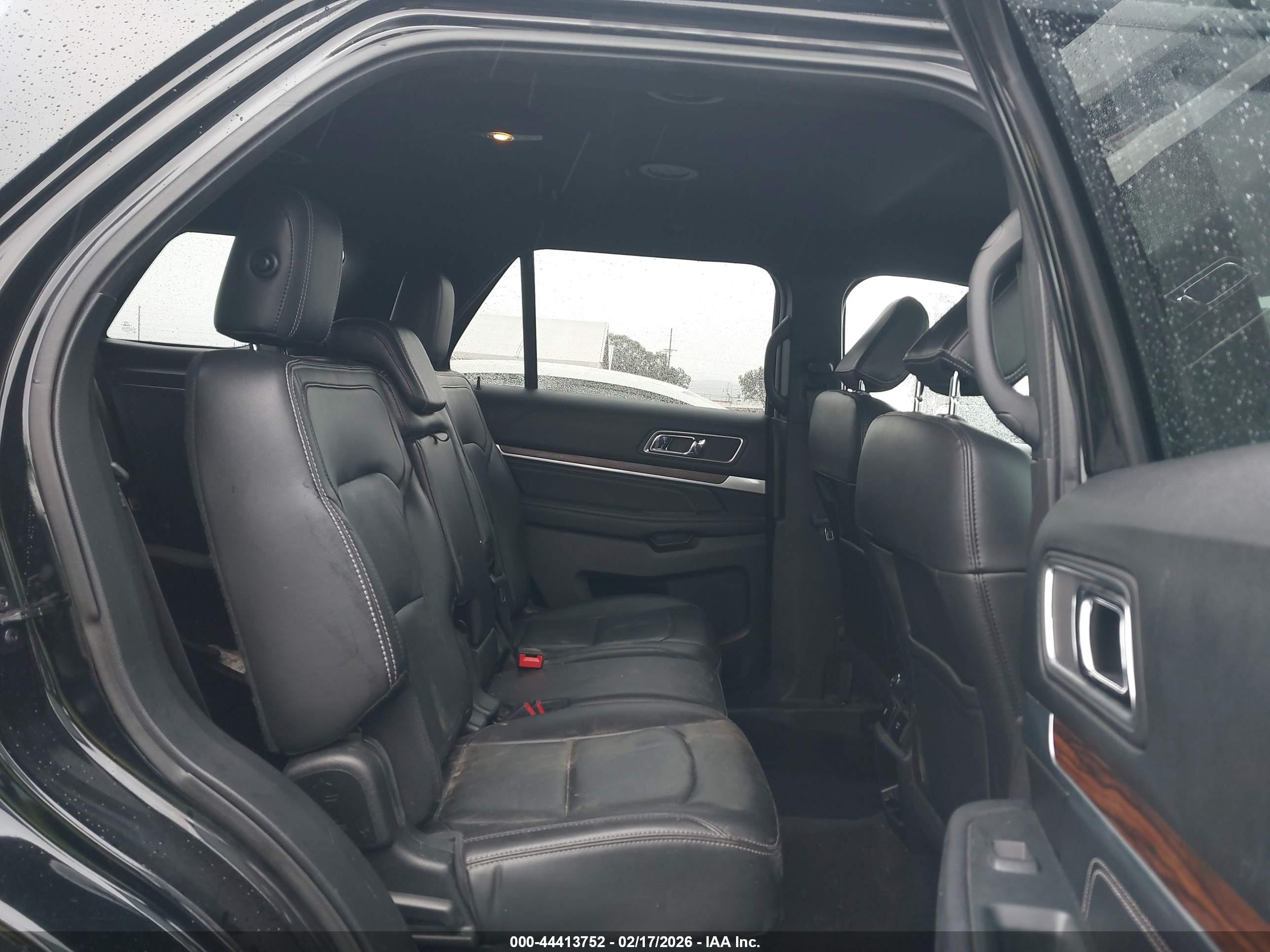 FORD EXPLORER image 8