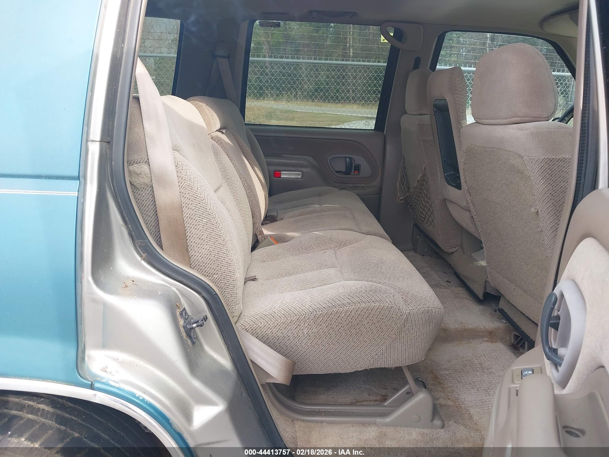 GMC YUKON image 8