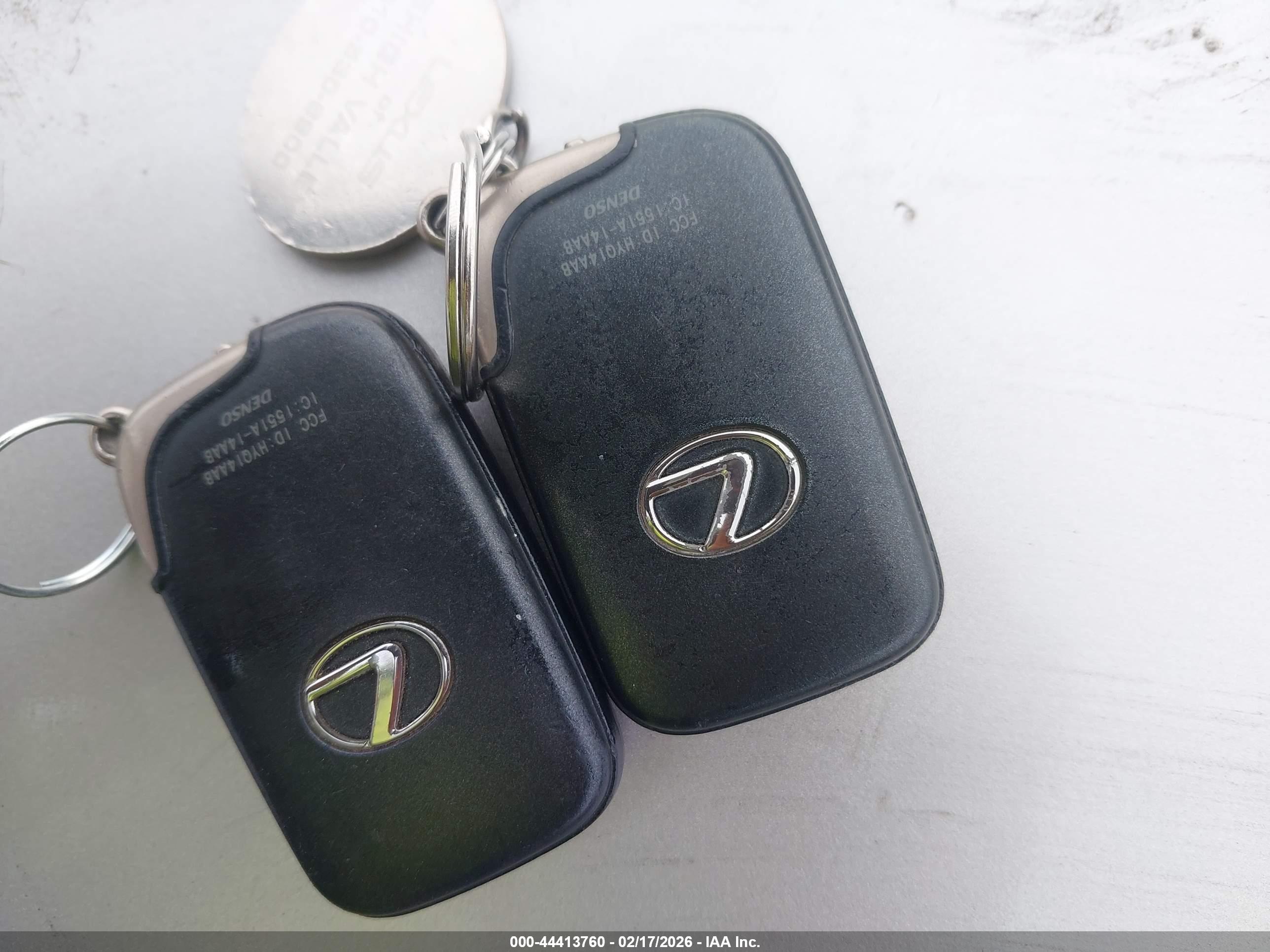 LEXUS ES image 11