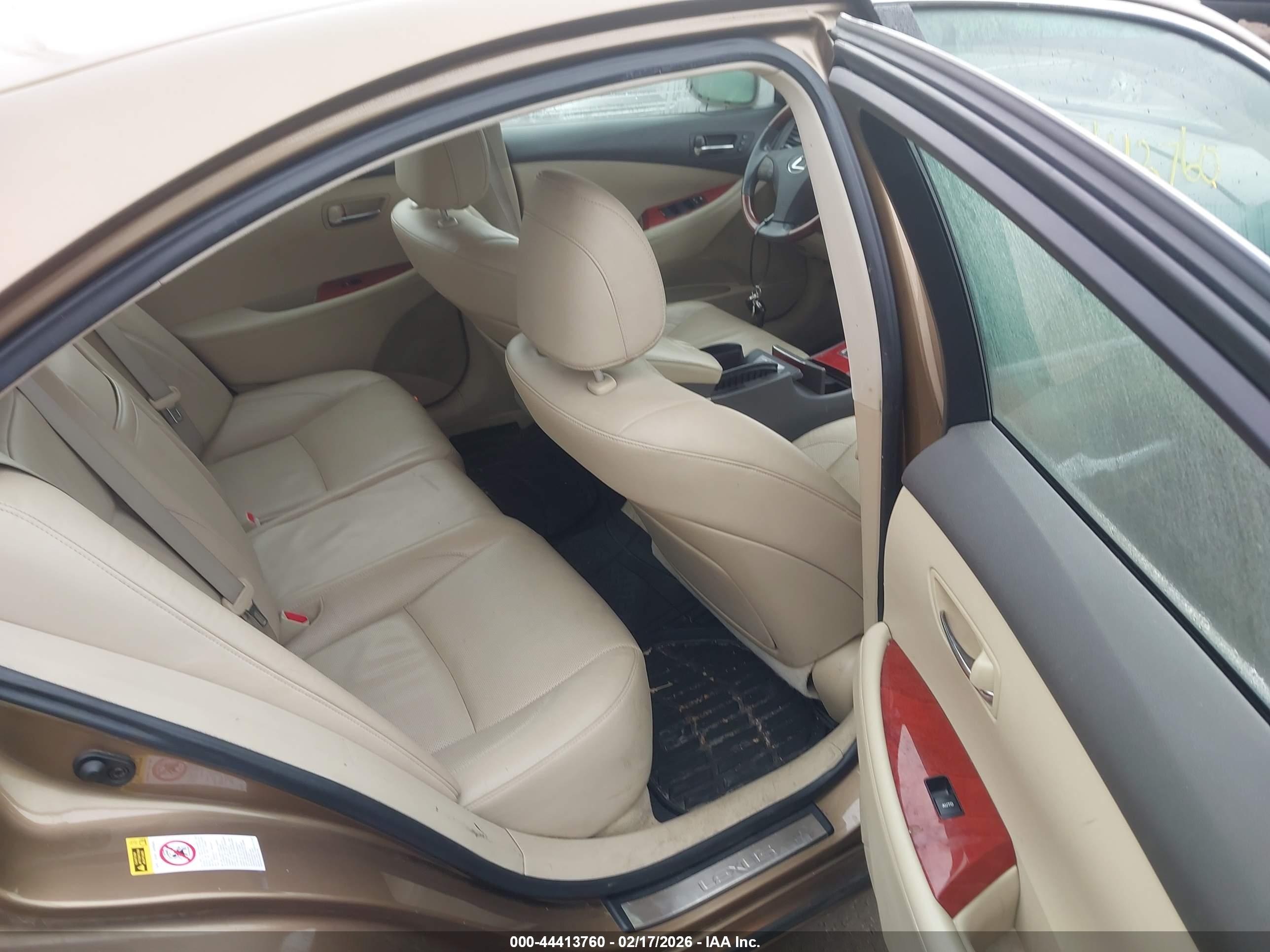 LEXUS ES image 8