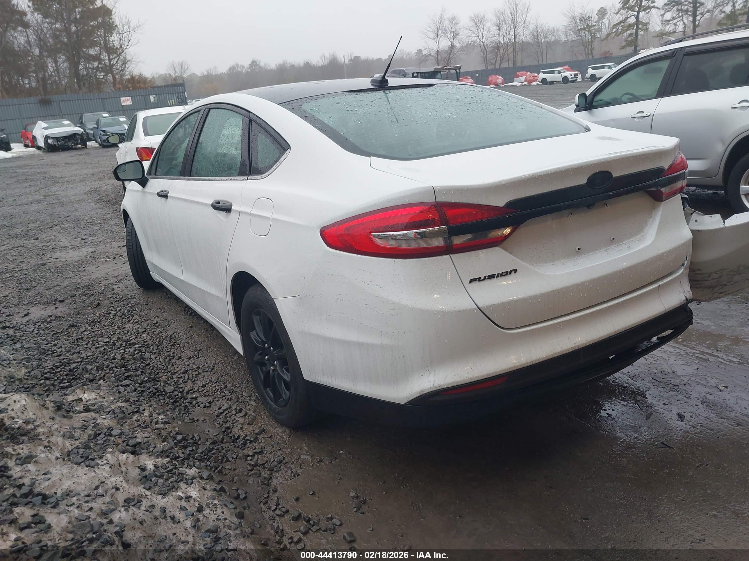 FORD FUSION image 3