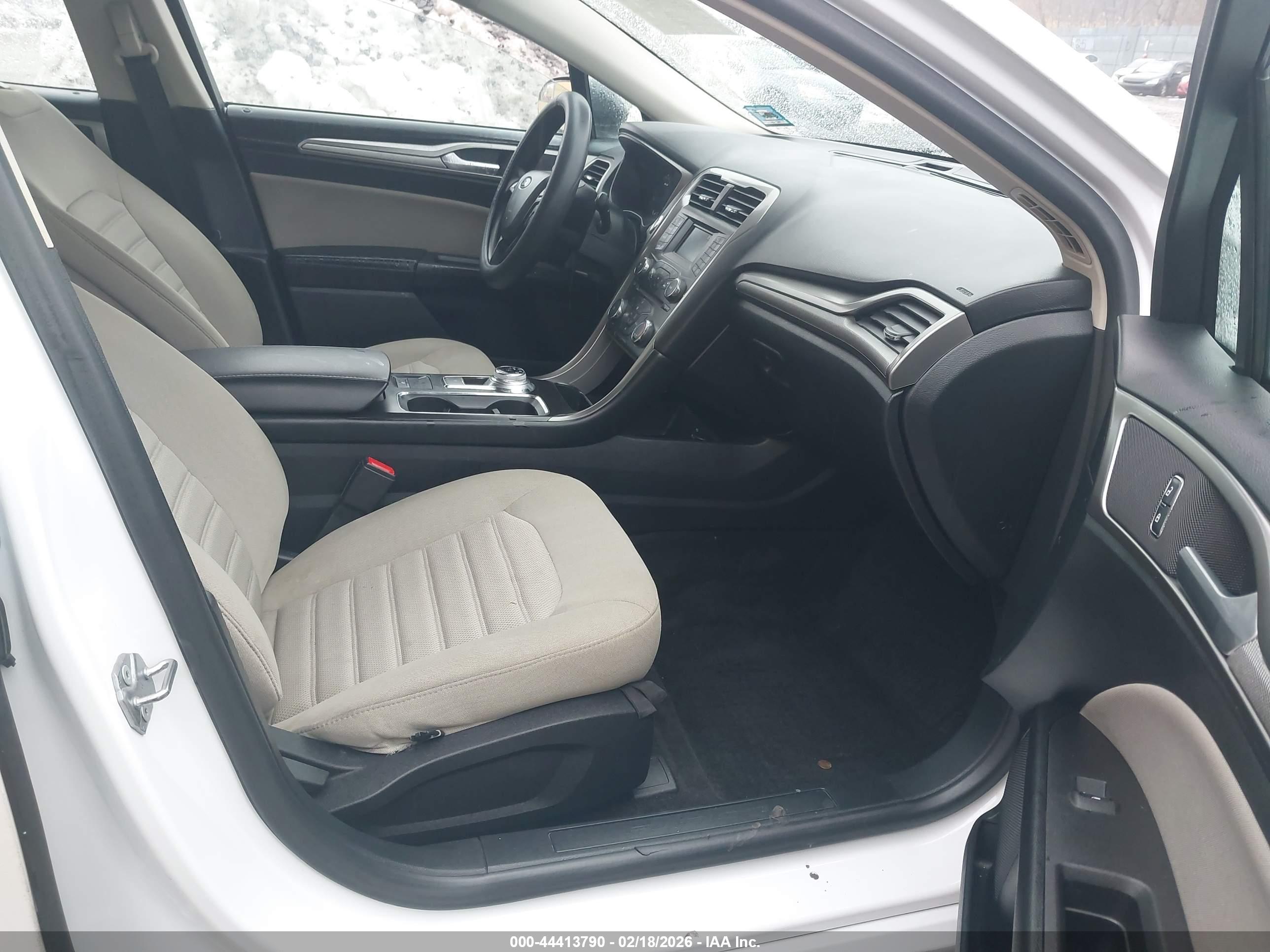 FORD FUSION image 5