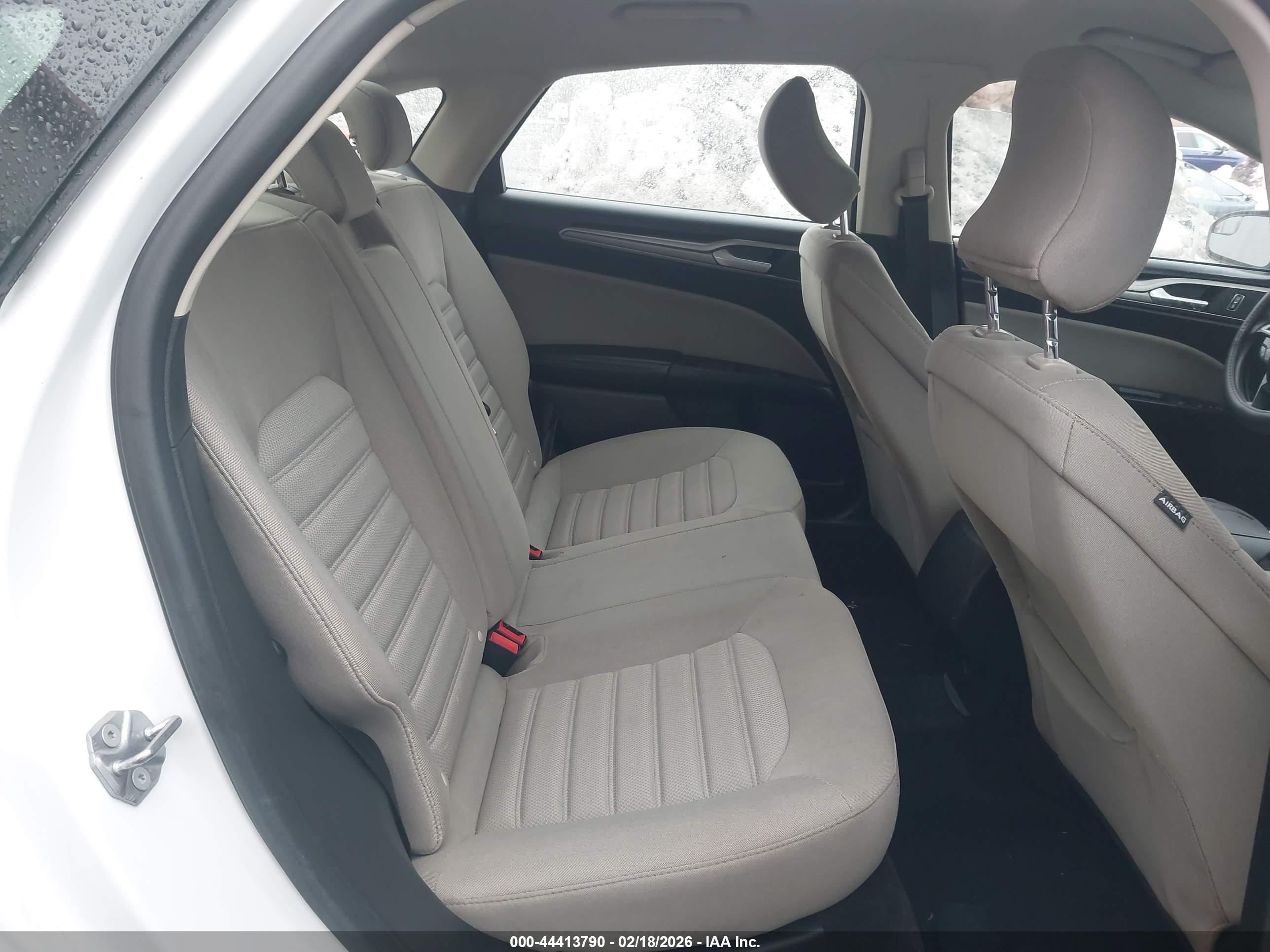FORD FUSION image 8