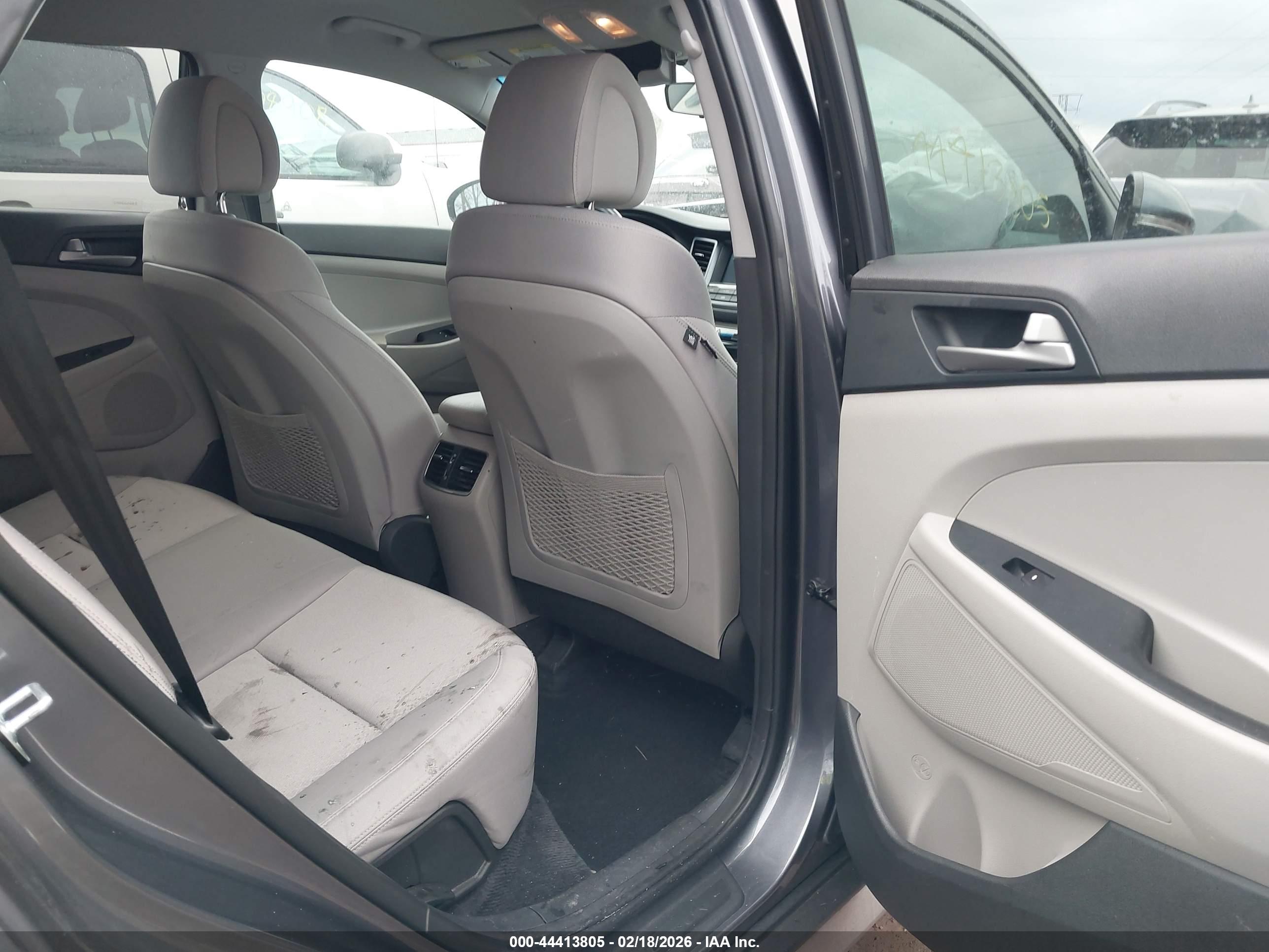HYUNDAI TUCSON image 8