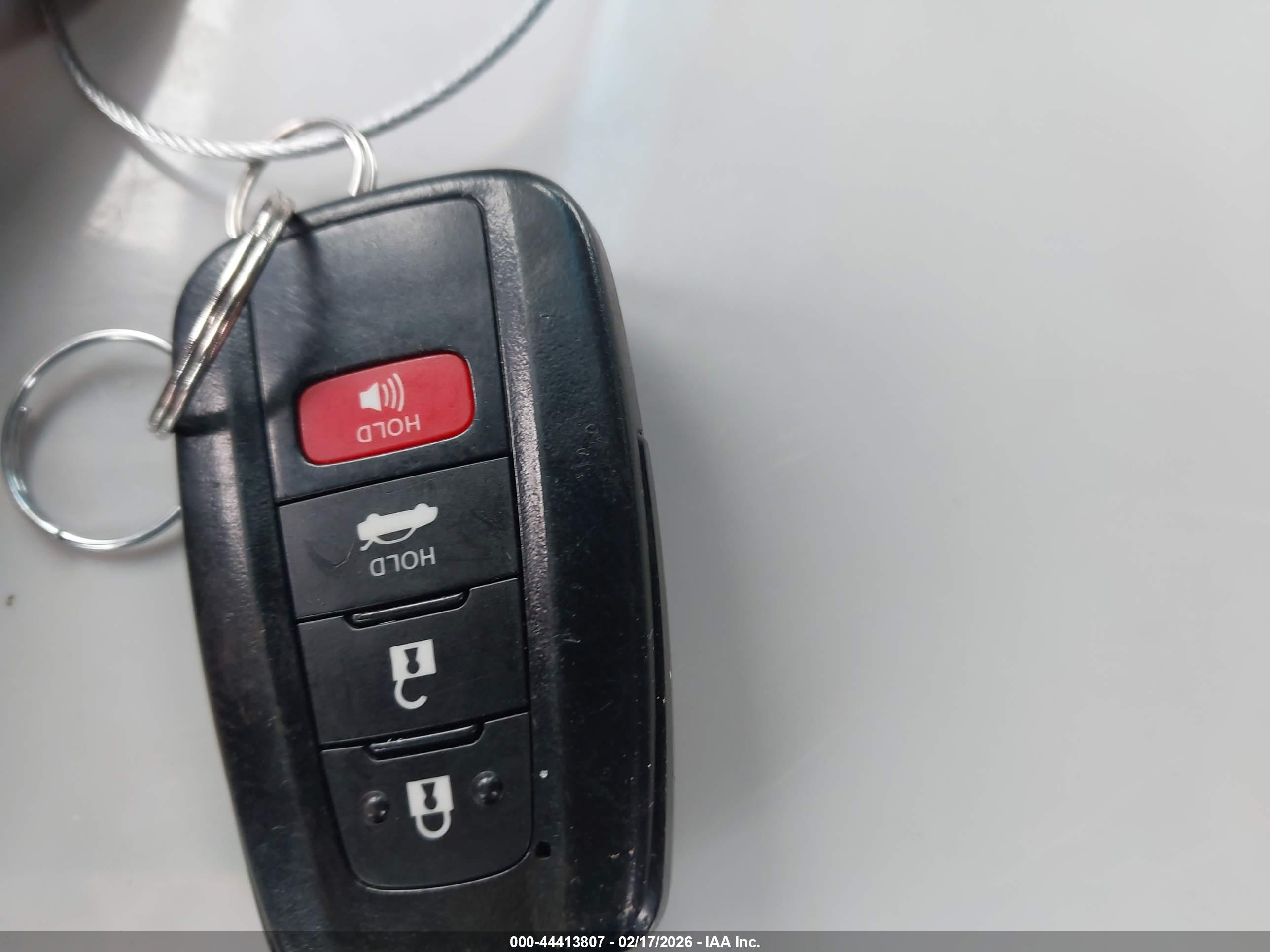 TOYOTA CAMRY image 11