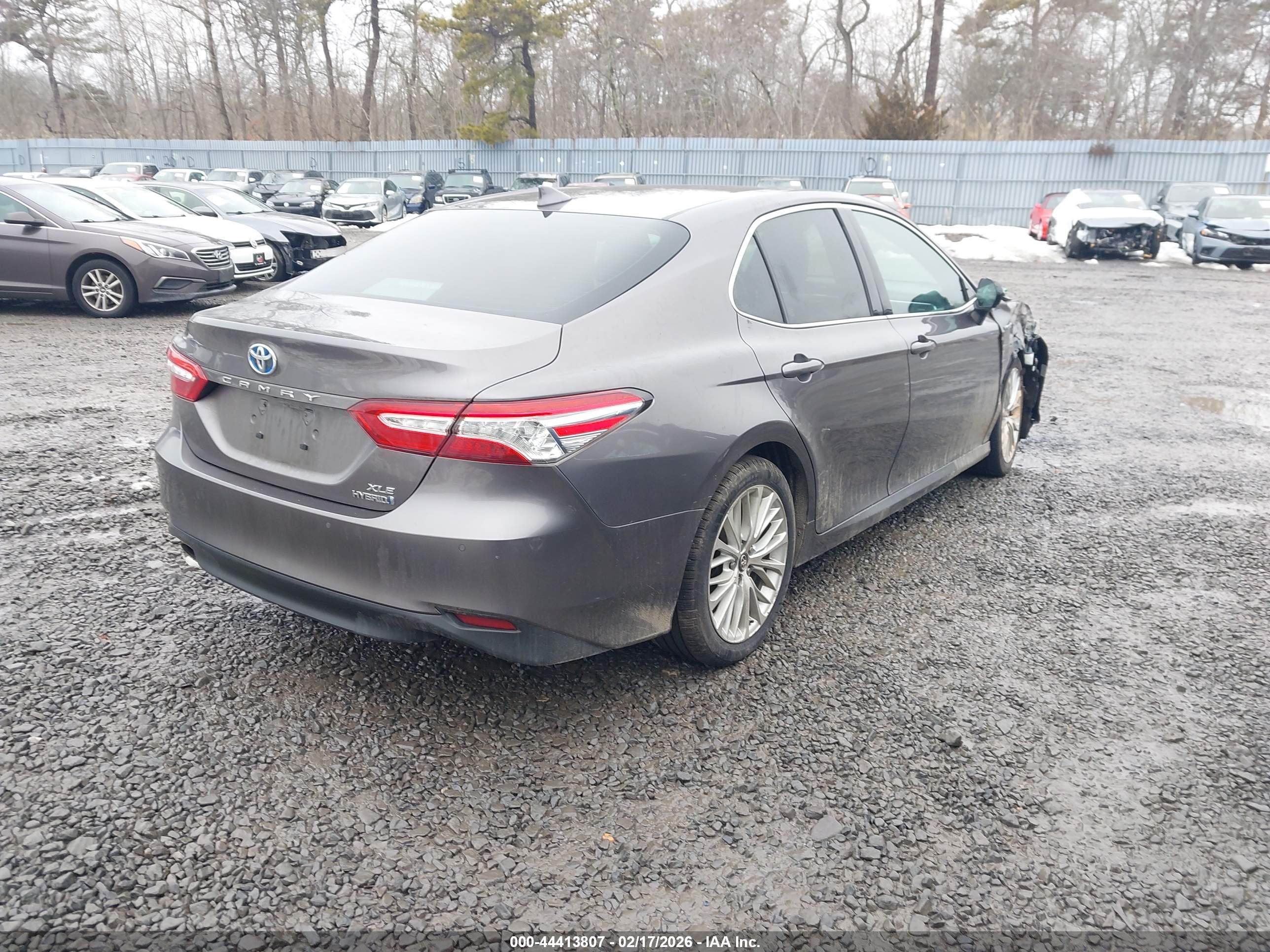 TOYOTA CAMRY image 4