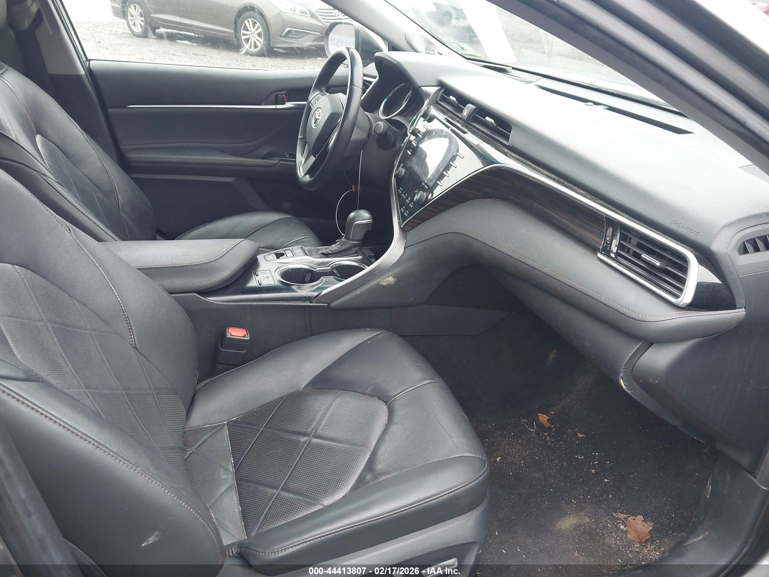 TOYOTA CAMRY image 5