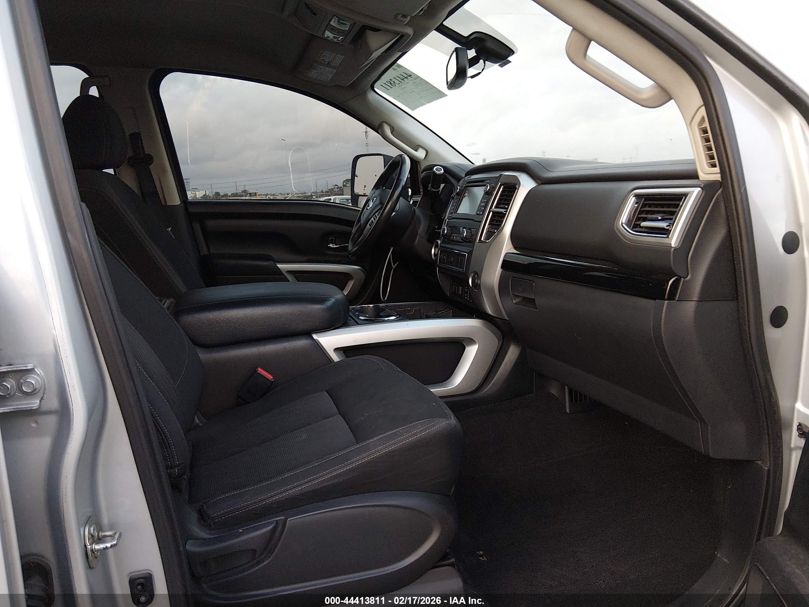 NISSAN TITAN image 5
