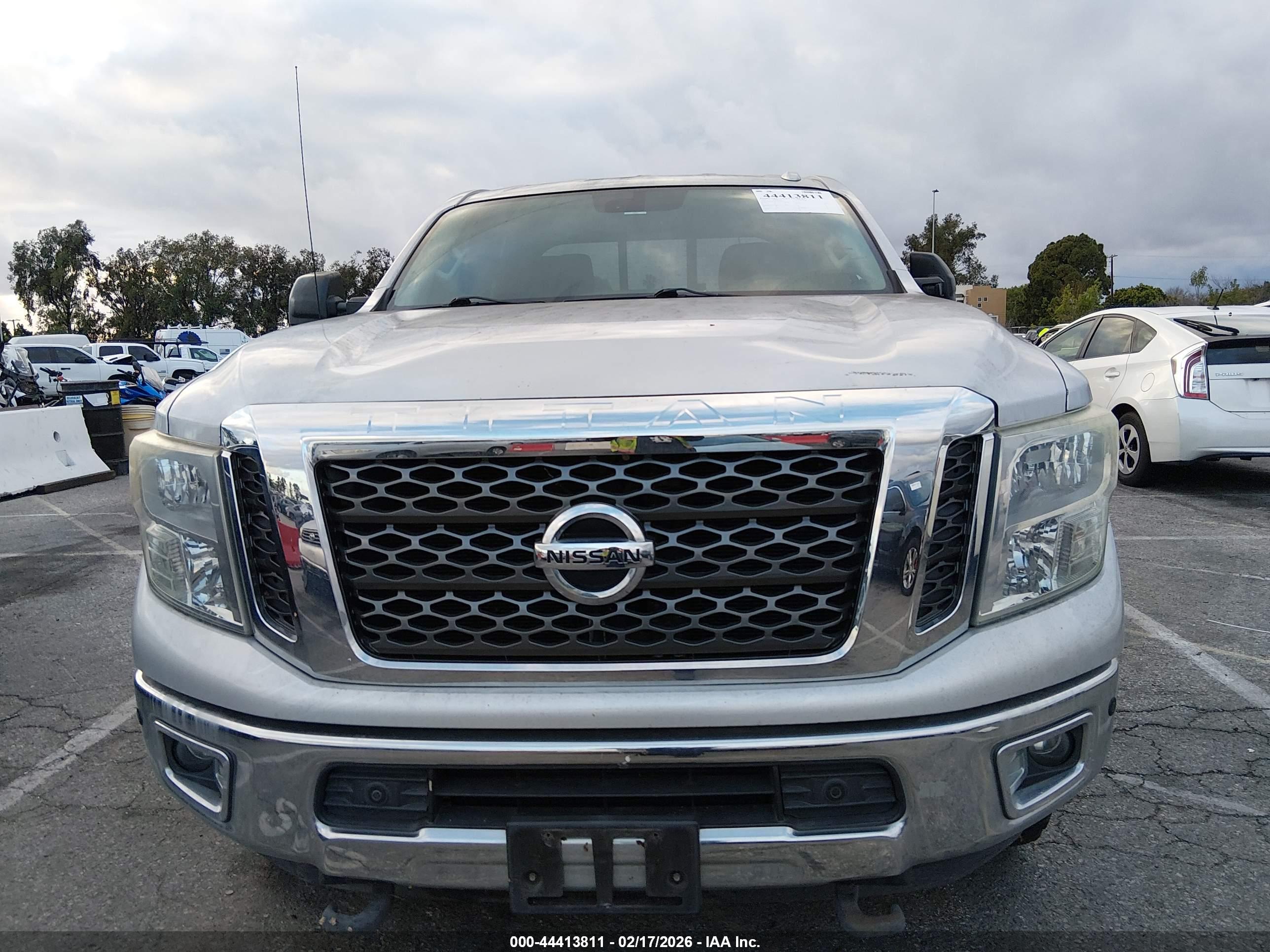 NISSAN TITAN image 6