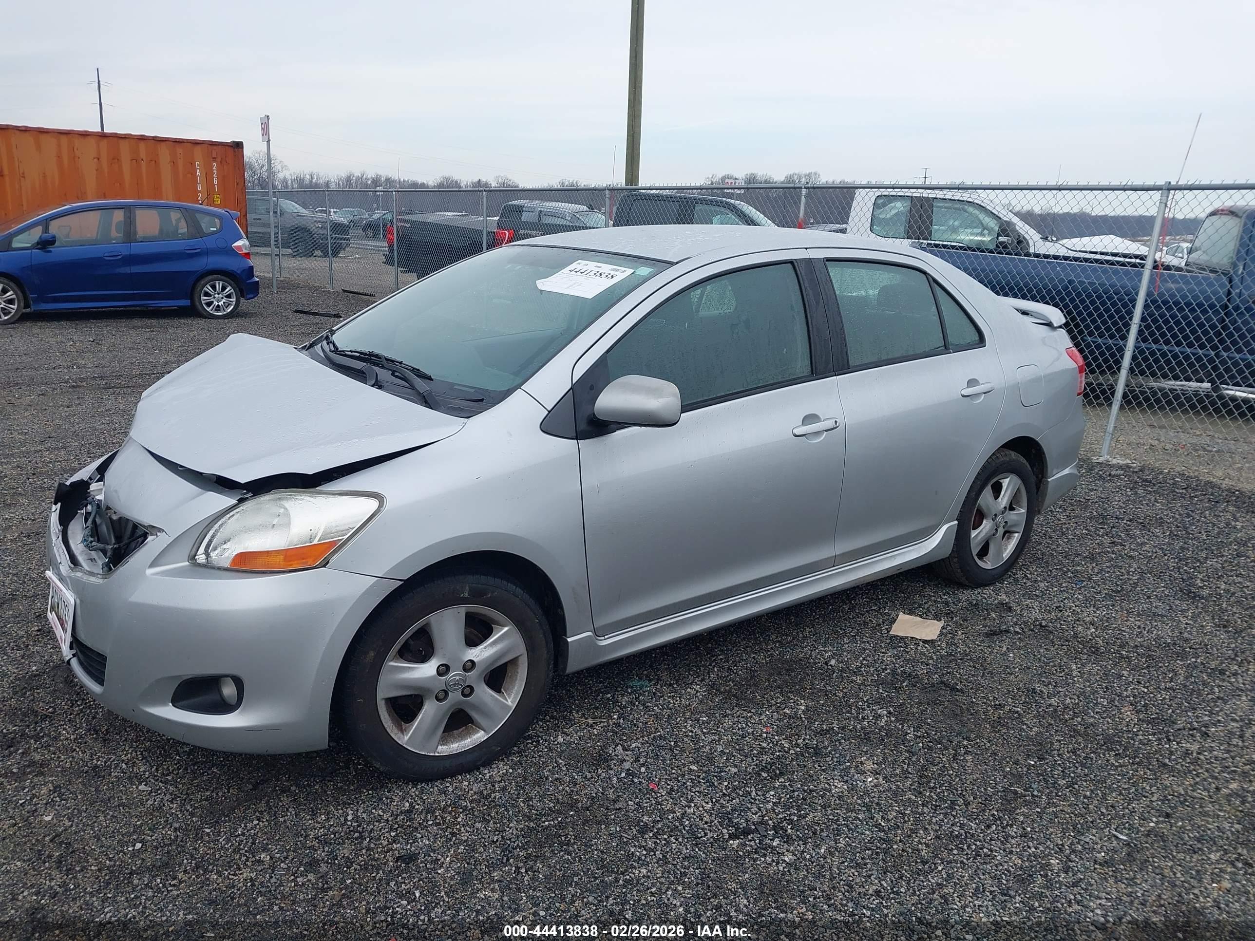 TOYOTA YARIS image 2