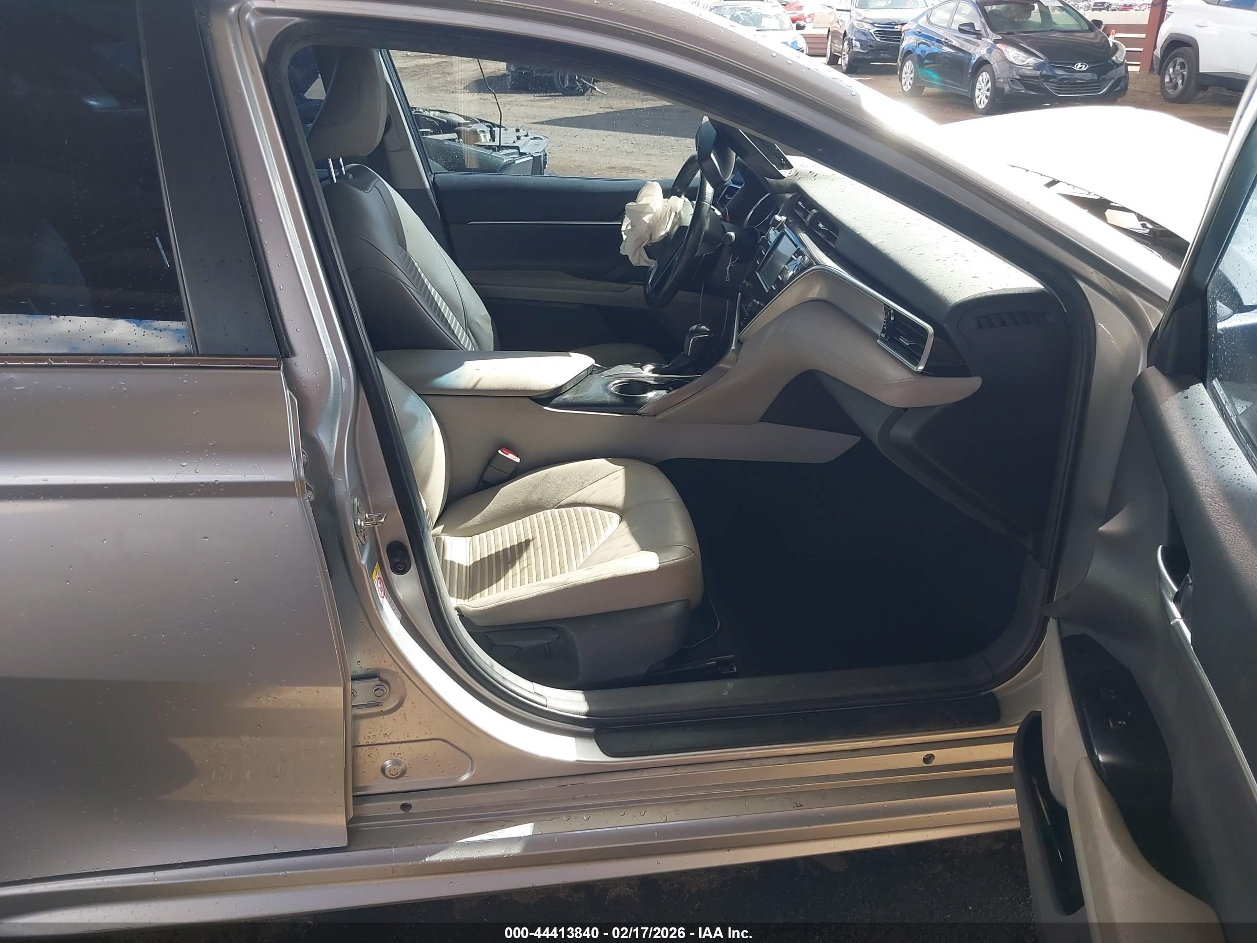 TOYOTA CAMRY image 5
