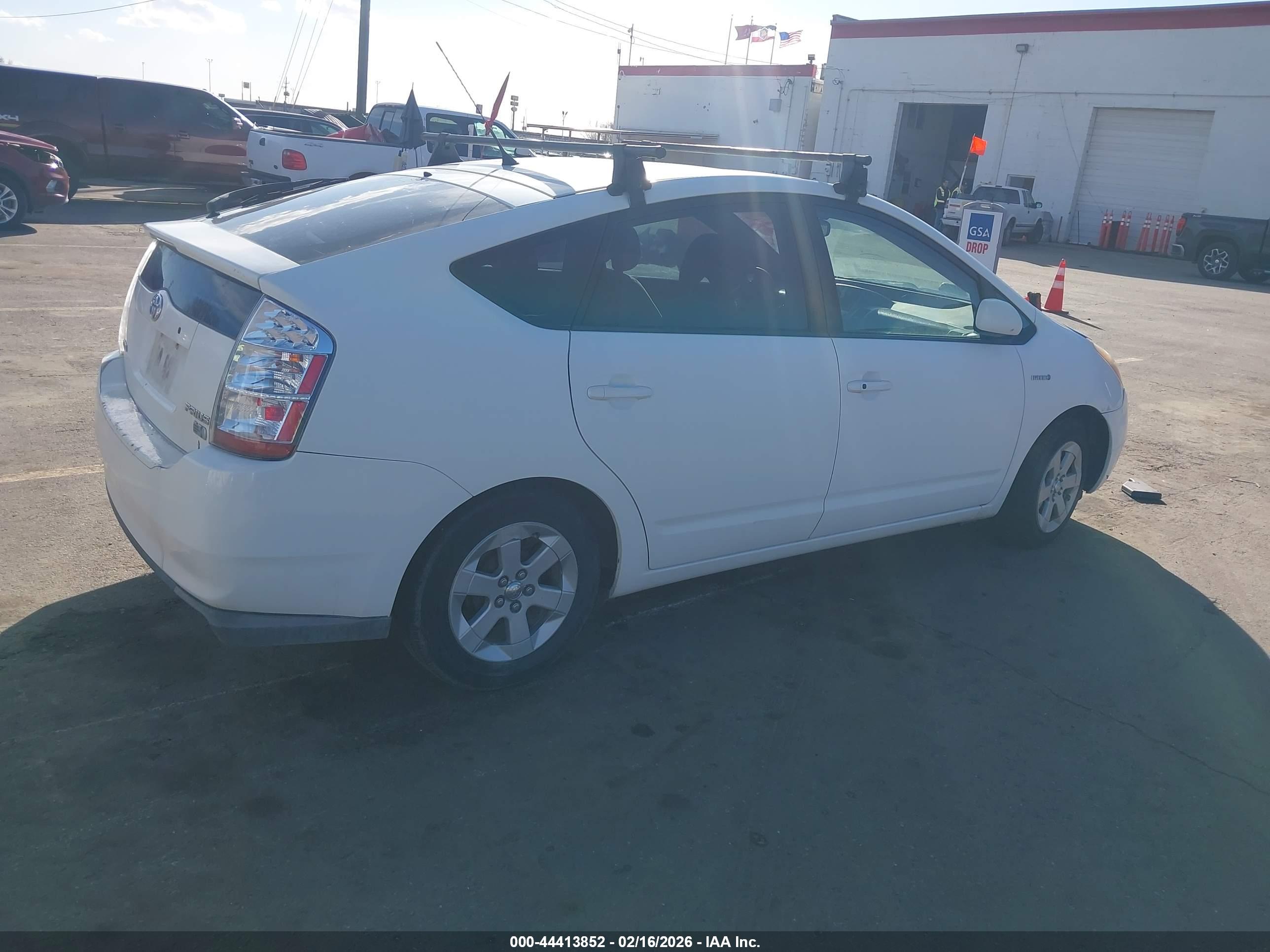 TOYOTA PRIUS image 4