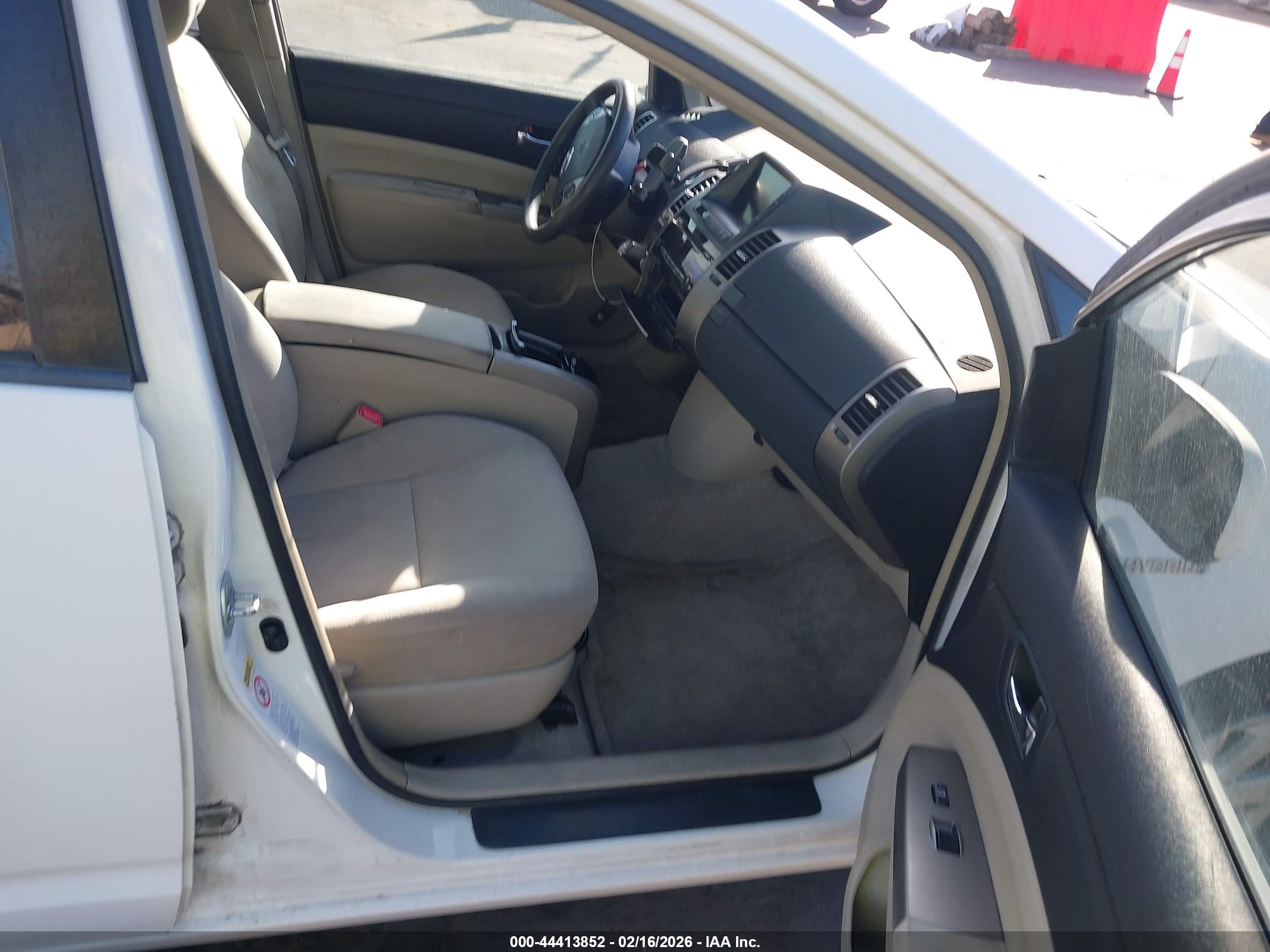 TOYOTA PRIUS image 5
