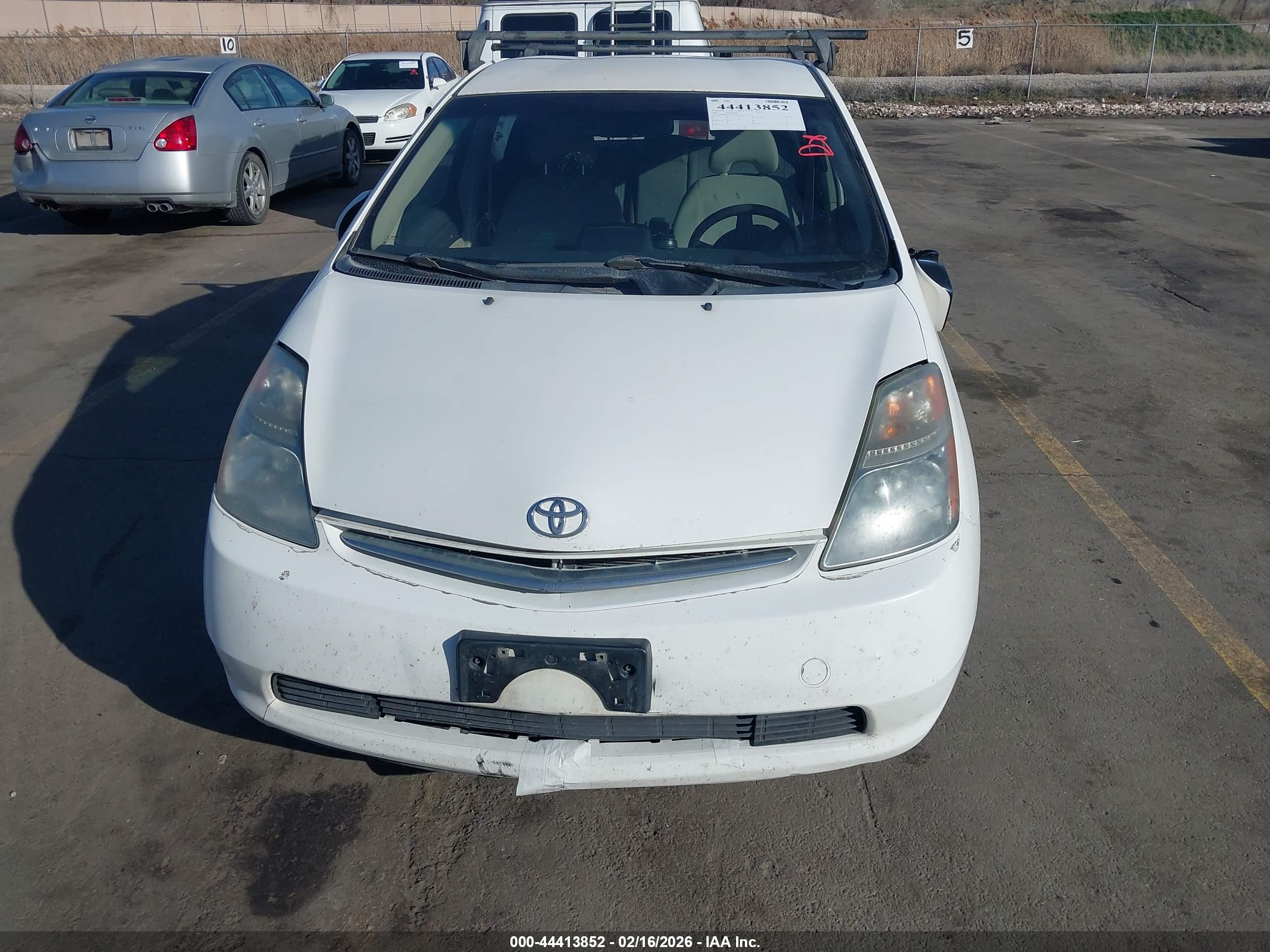 TOYOTA PRIUS image 6