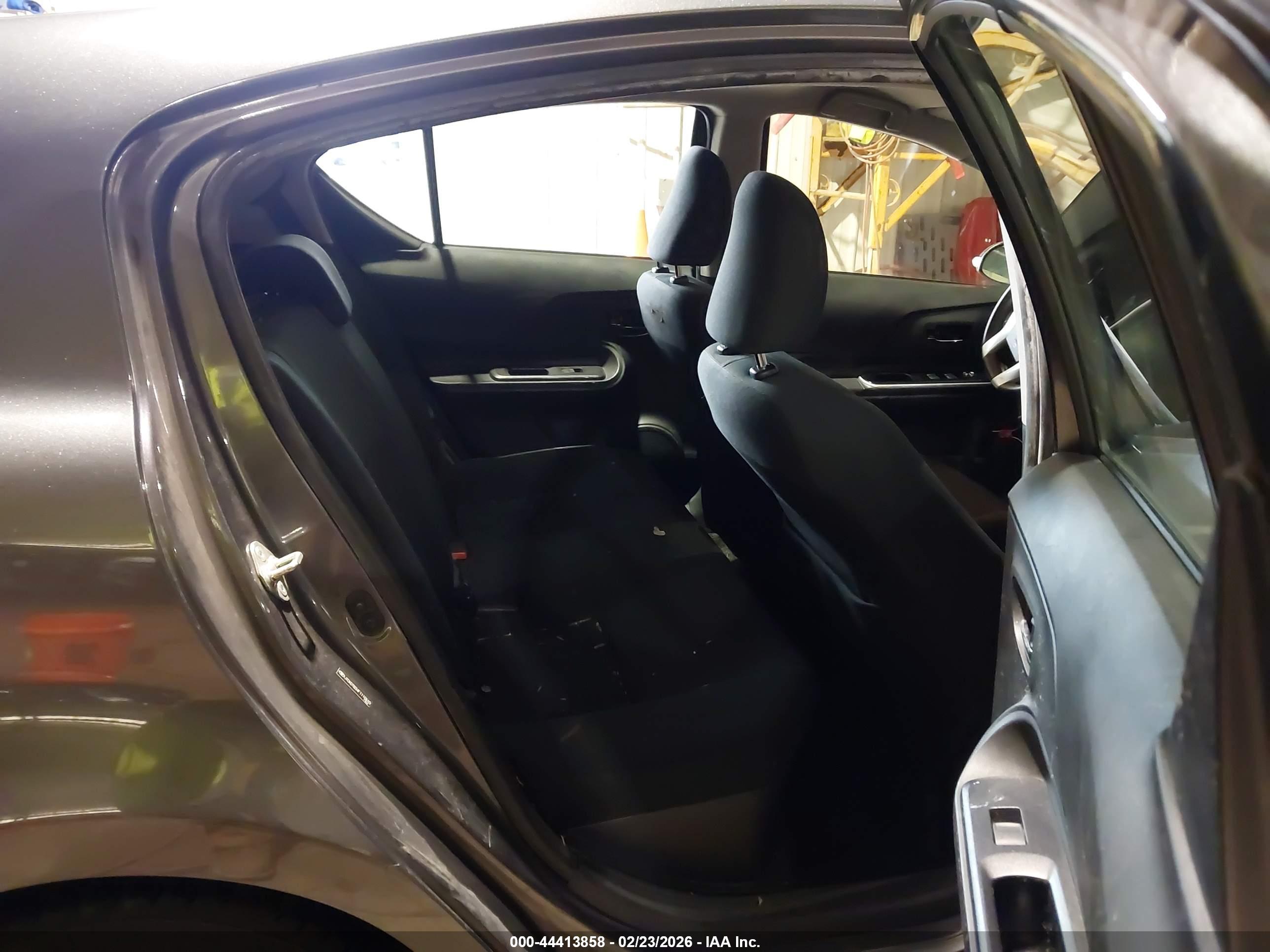 TOYOTA PRIUS image 8