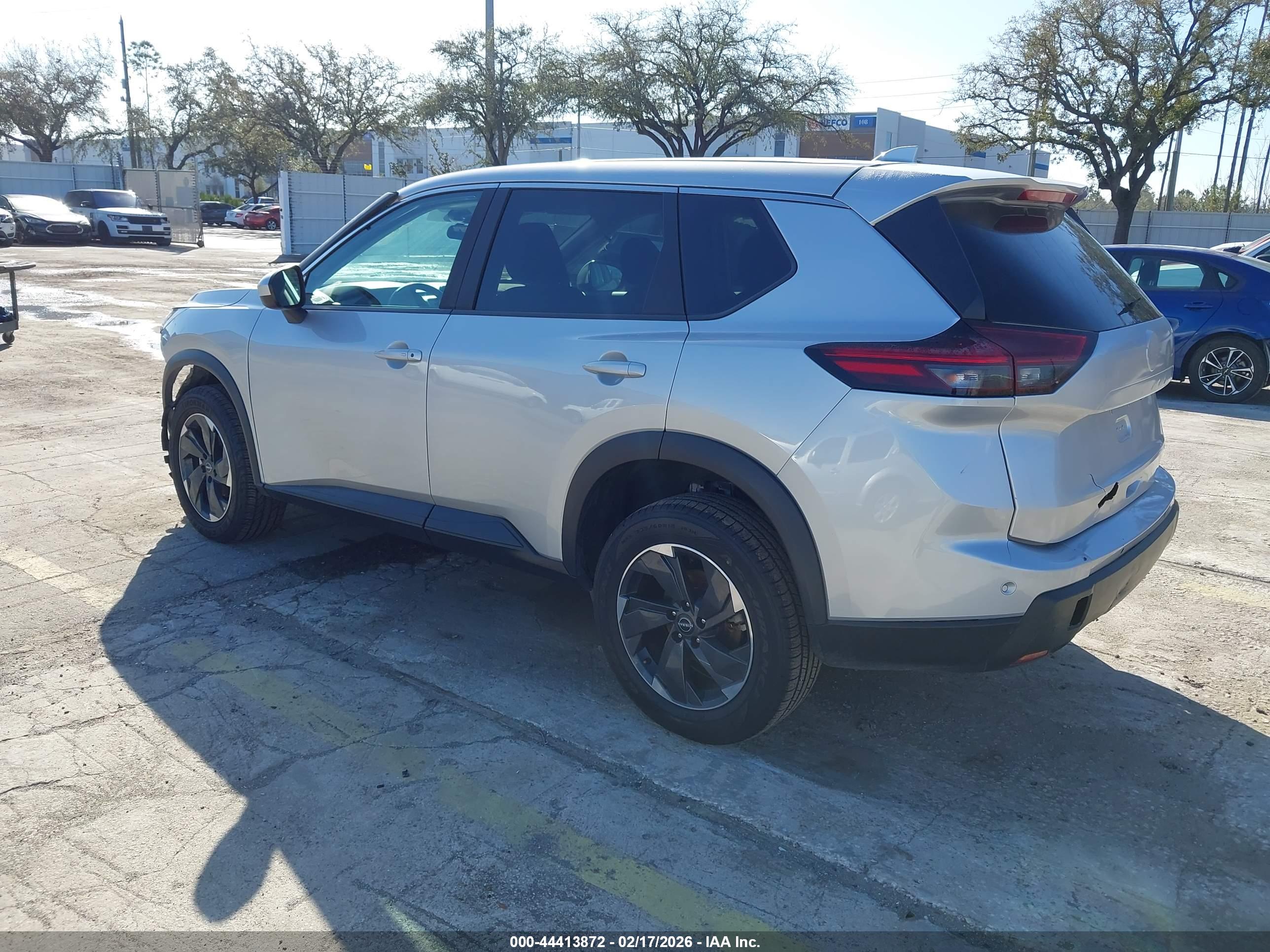 NISSAN ROGUE image 3