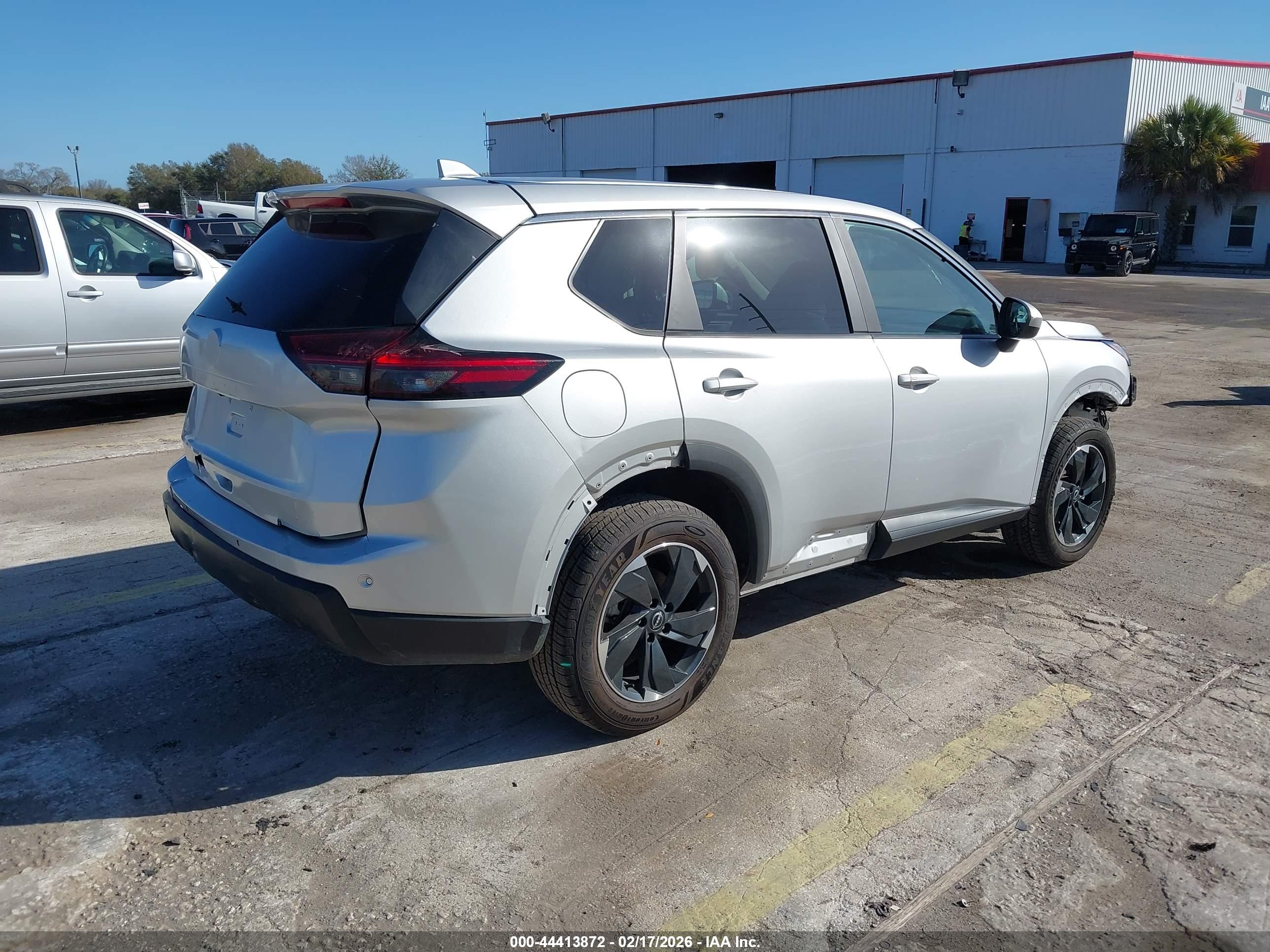 NISSAN ROGUE image 4