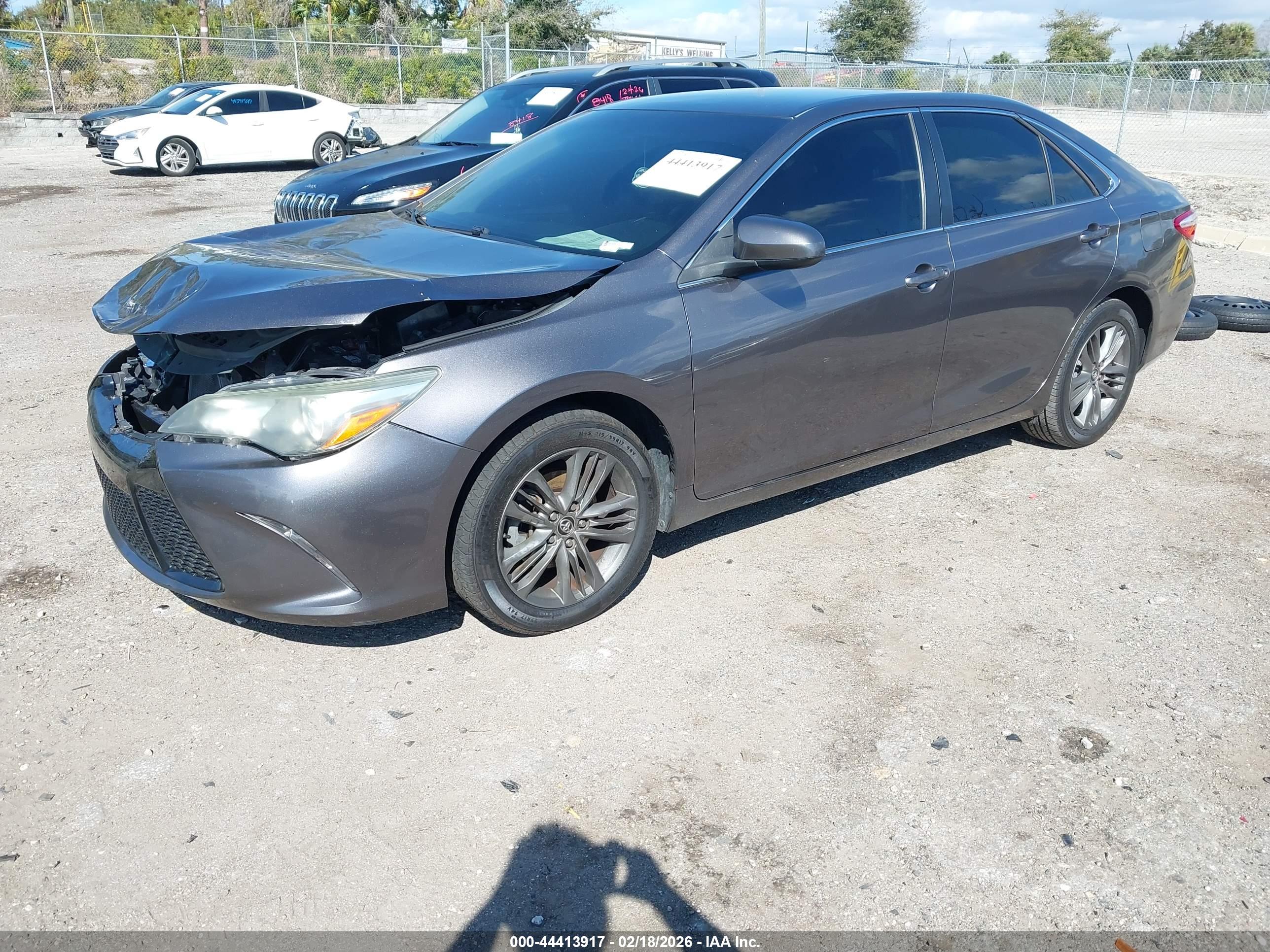 TOYOTA CAMRY image 2