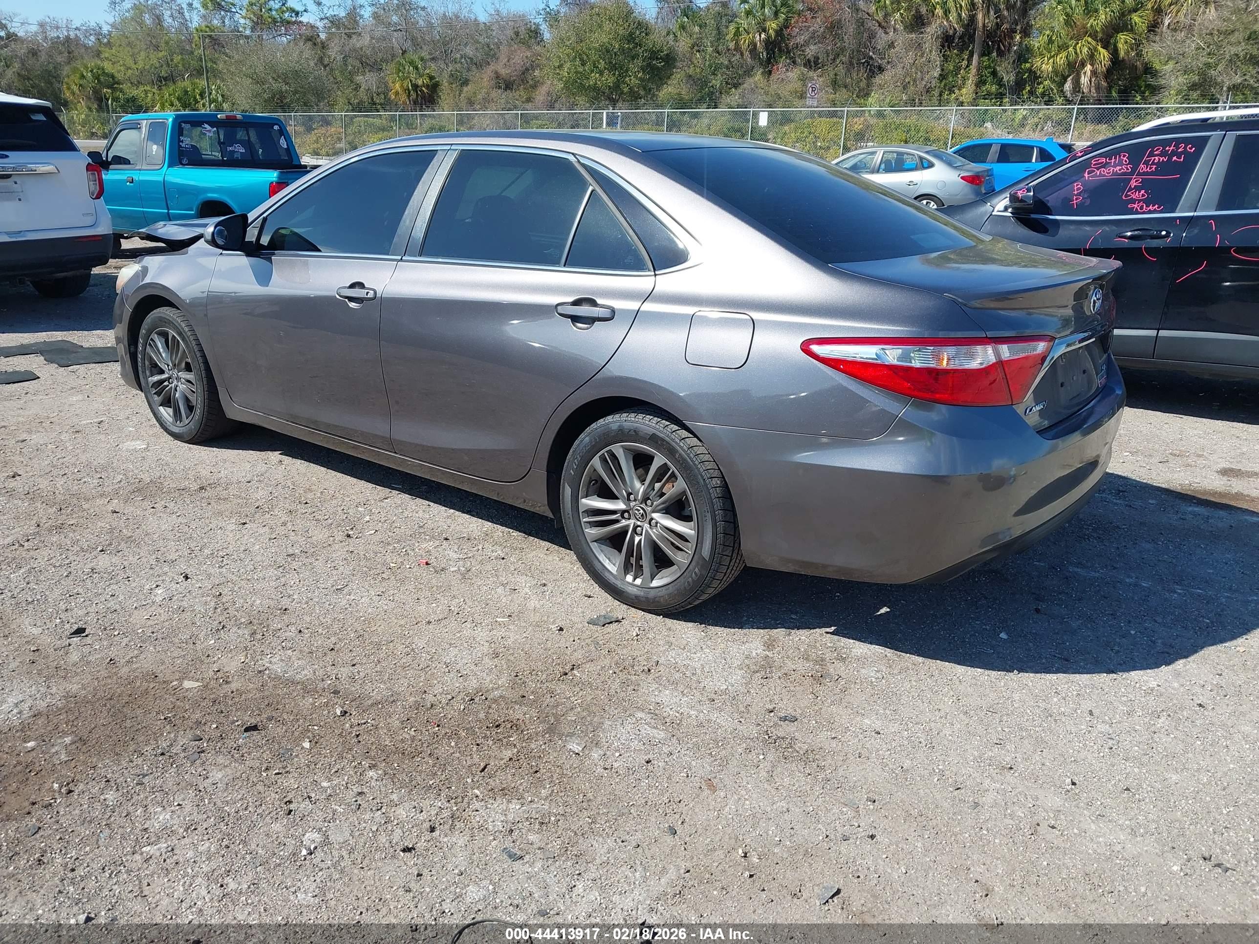 TOYOTA CAMRY image 3