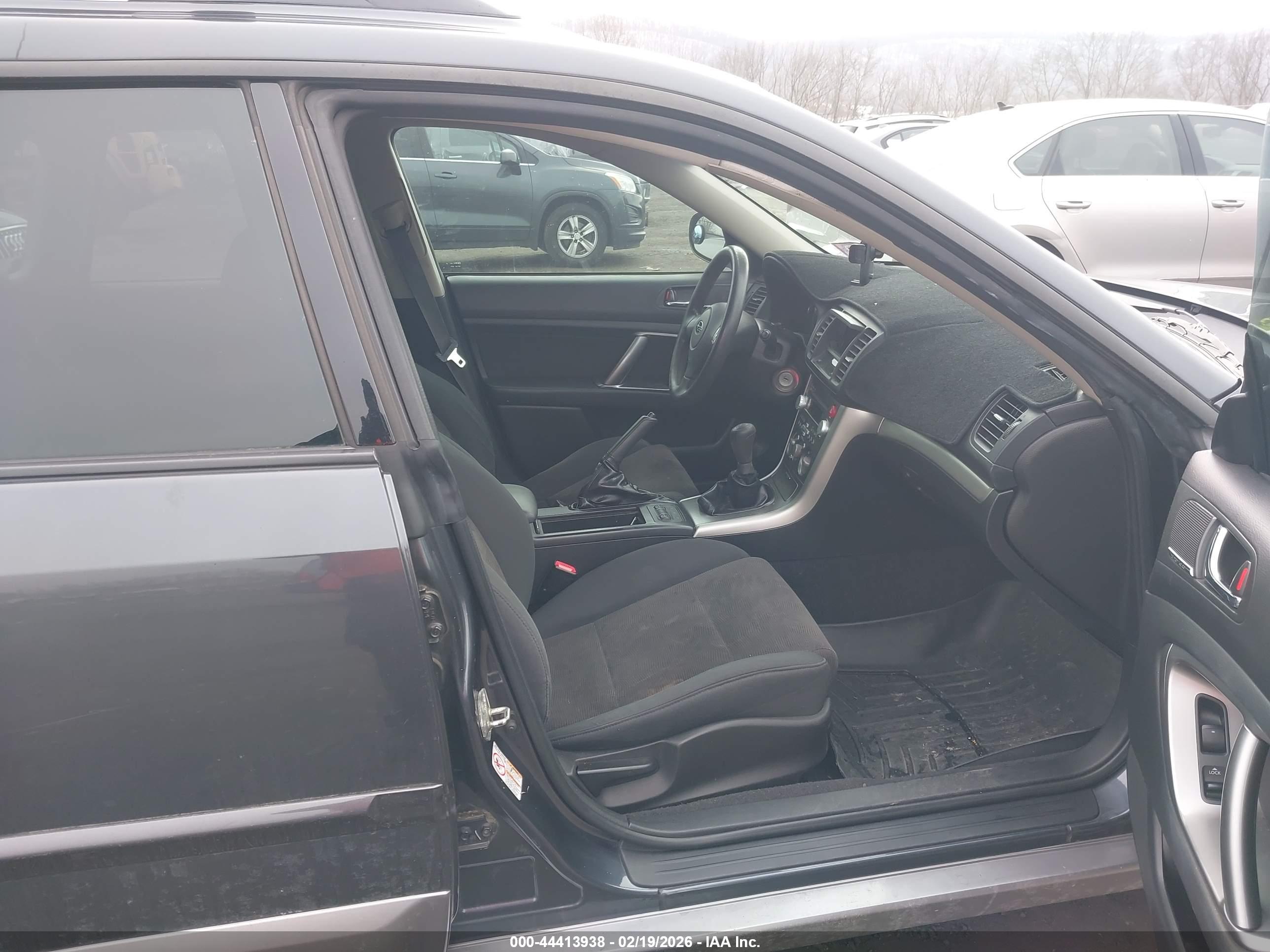 SUBARU OUTBACK image 5