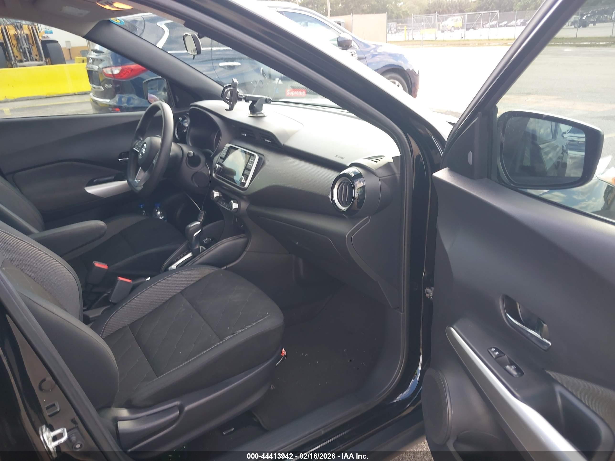 NISSAN KICKS image 5
