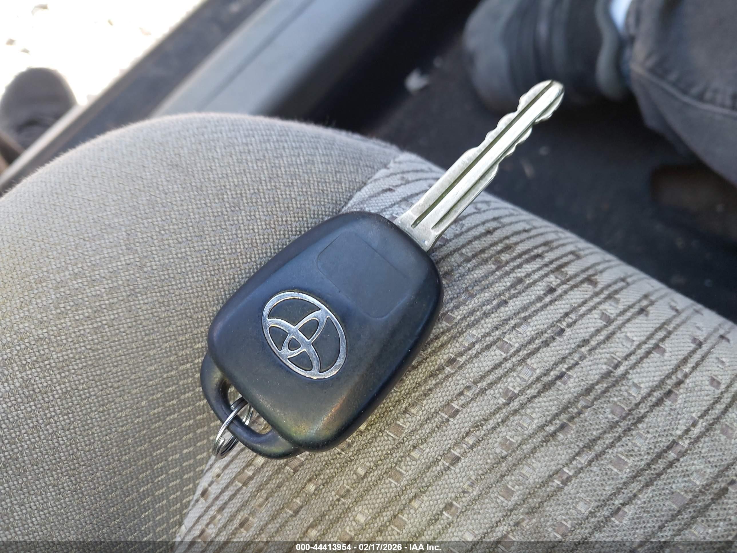 TOYOTA CAMRY image 11