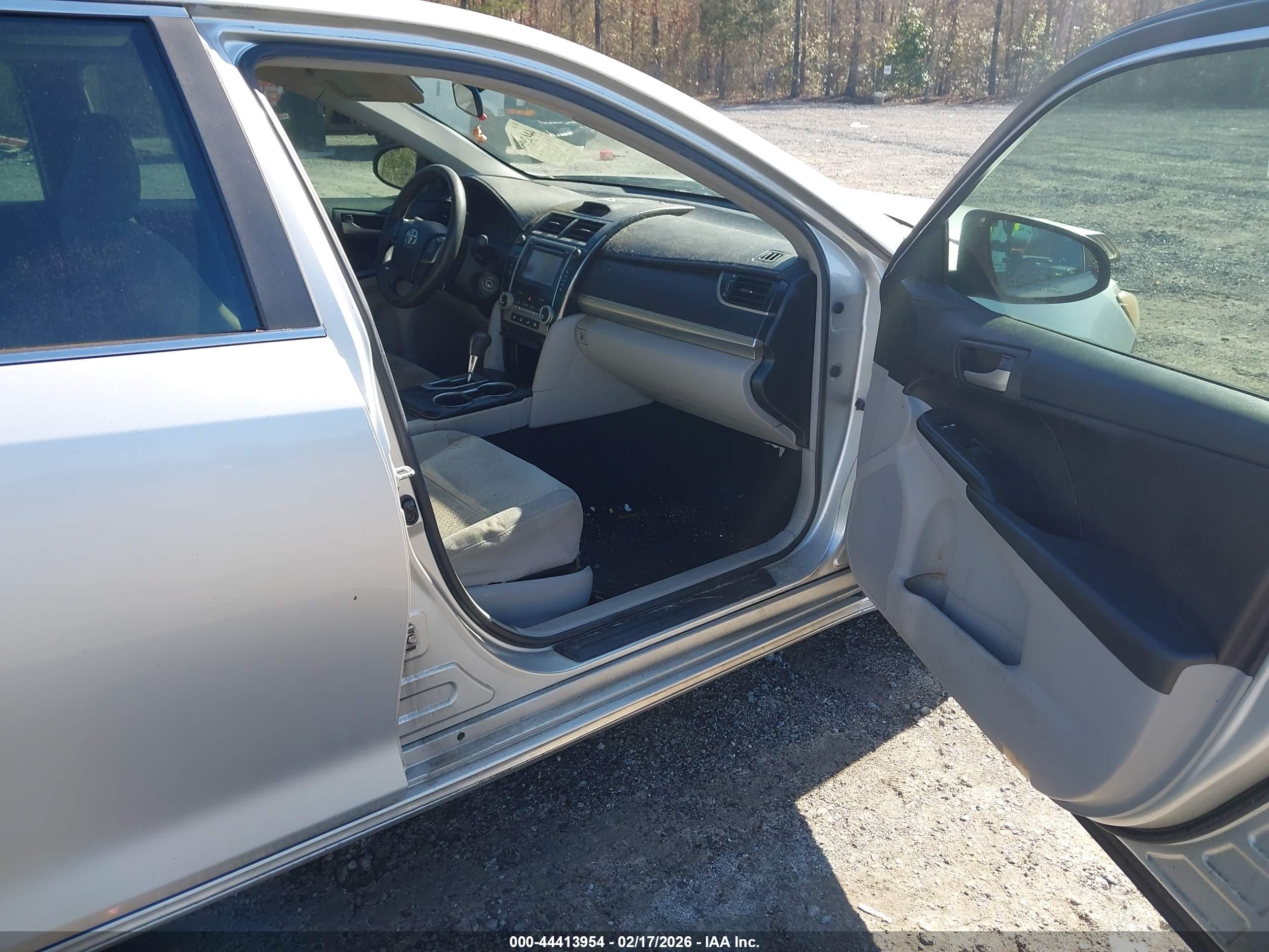 TOYOTA CAMRY image 5