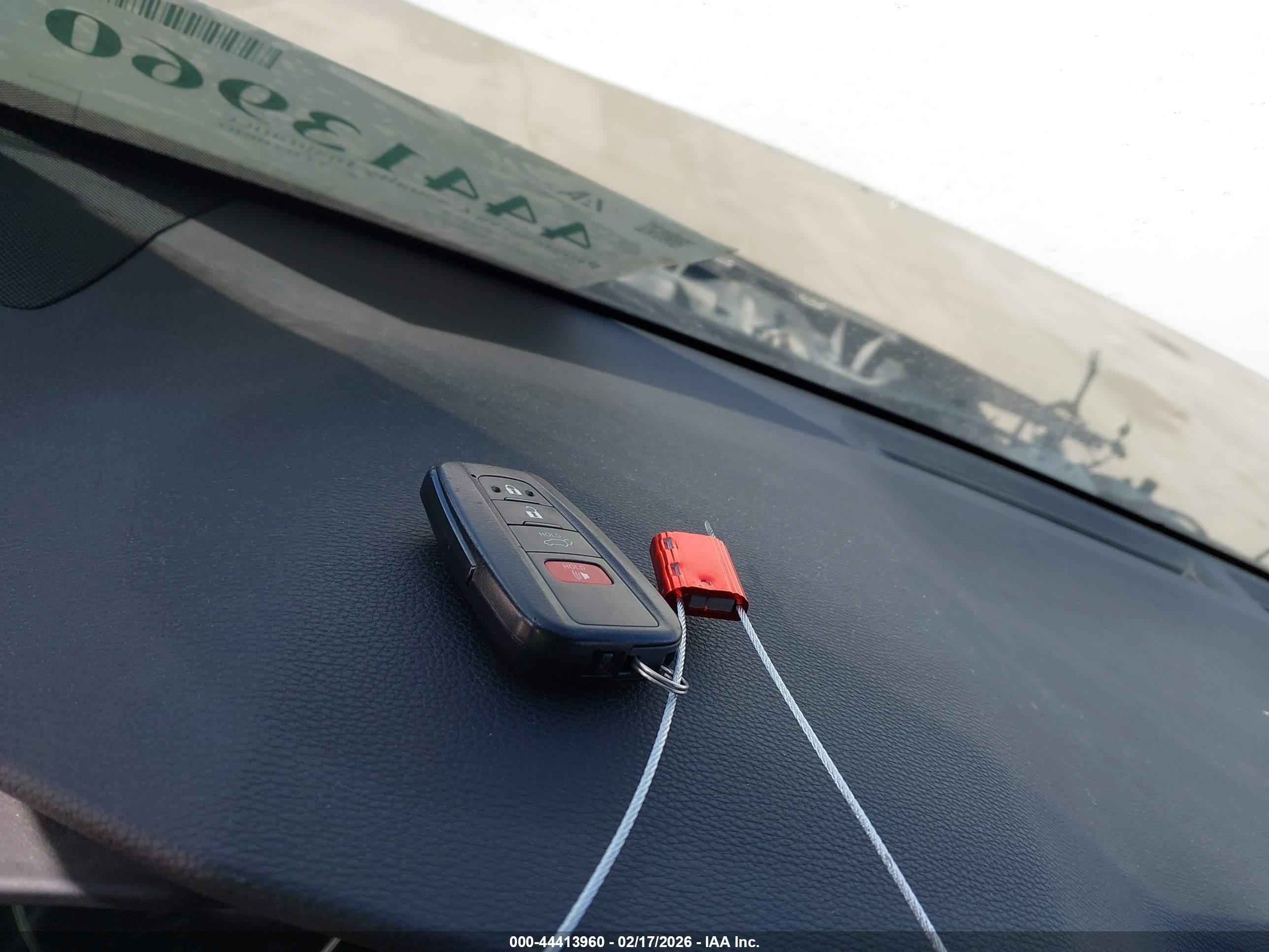 TOYOTA RAV4 image 11