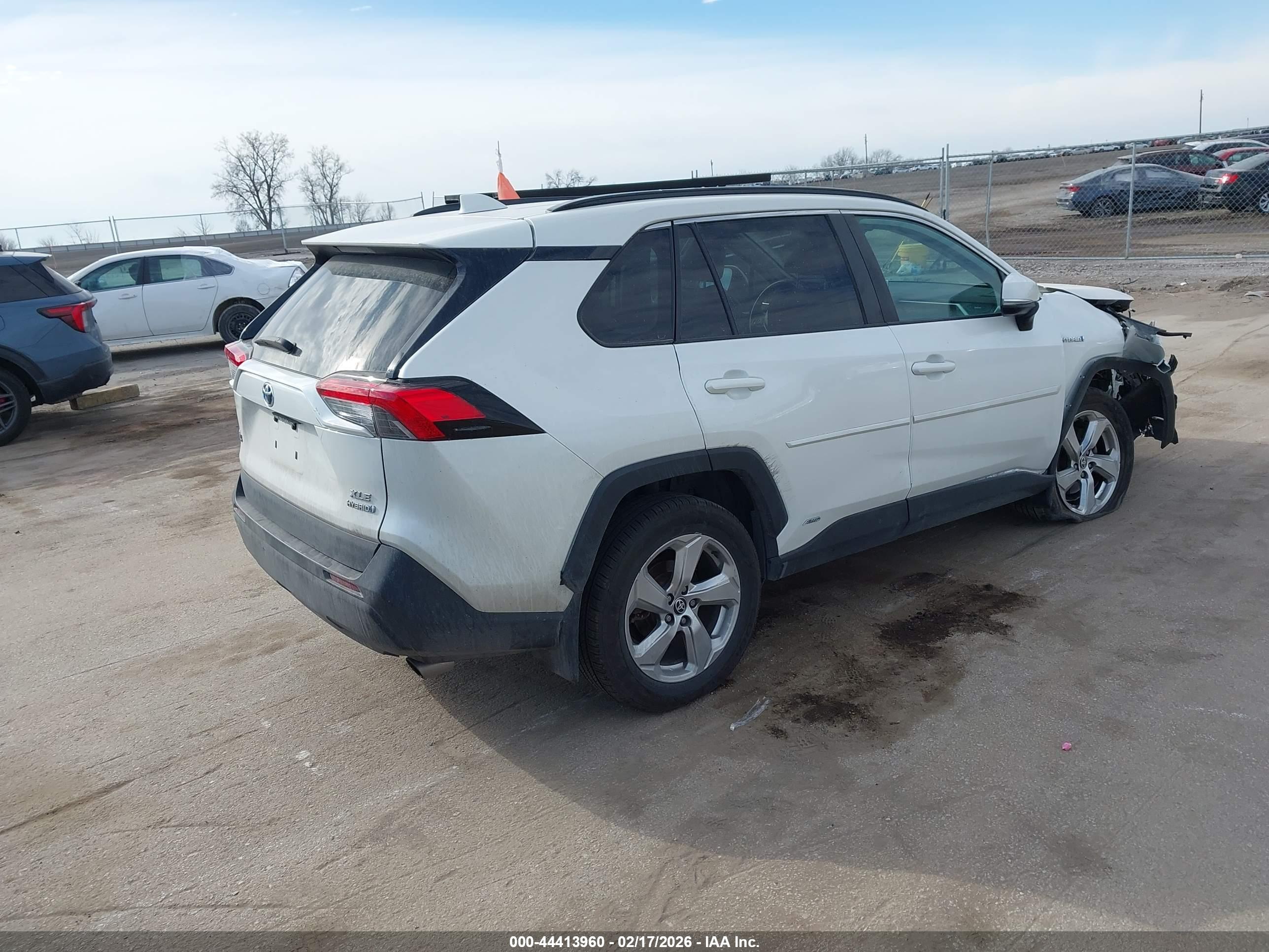 TOYOTA RAV4 image 4