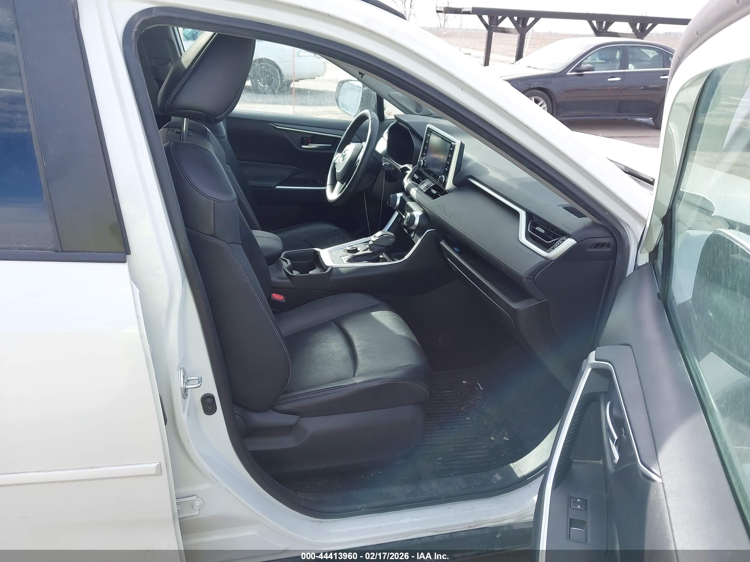 TOYOTA RAV4 image 5
