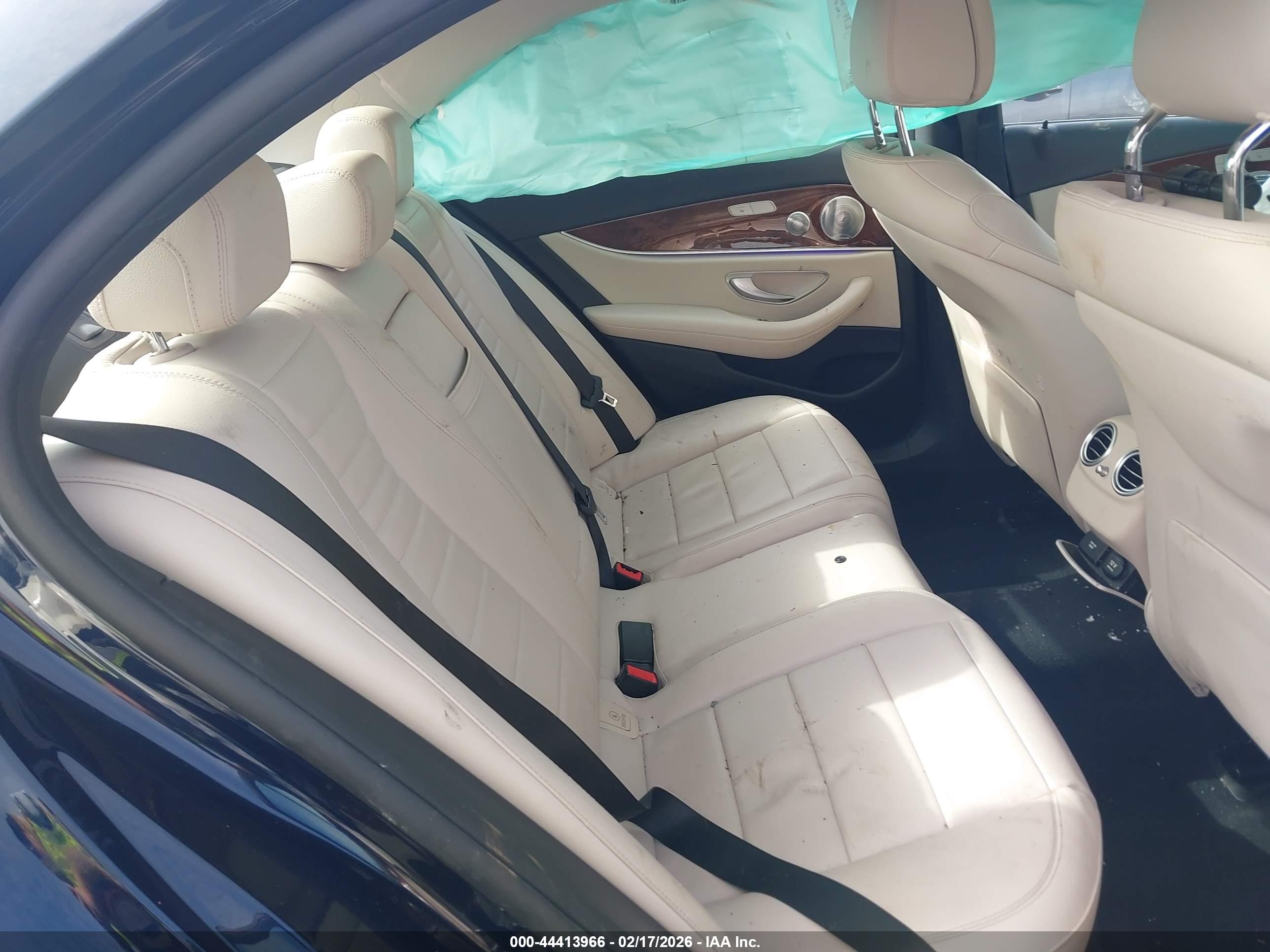 MERCEDES-BENZ E image 8