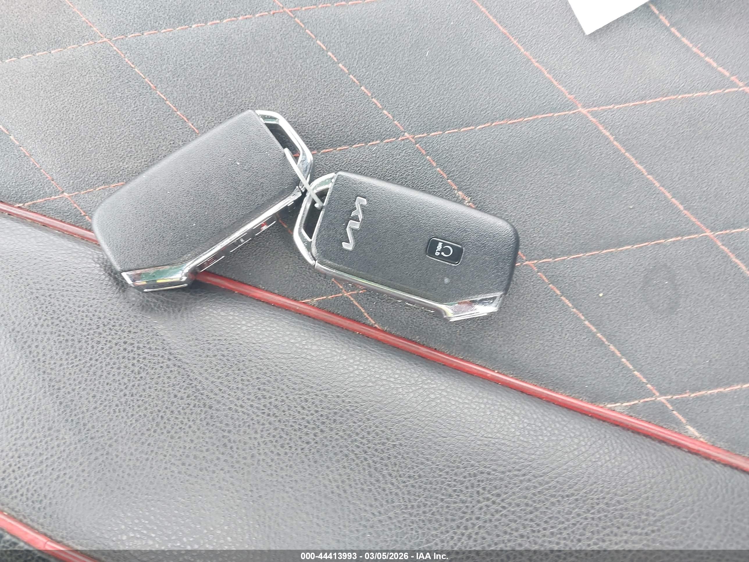 KIA K5 image 11