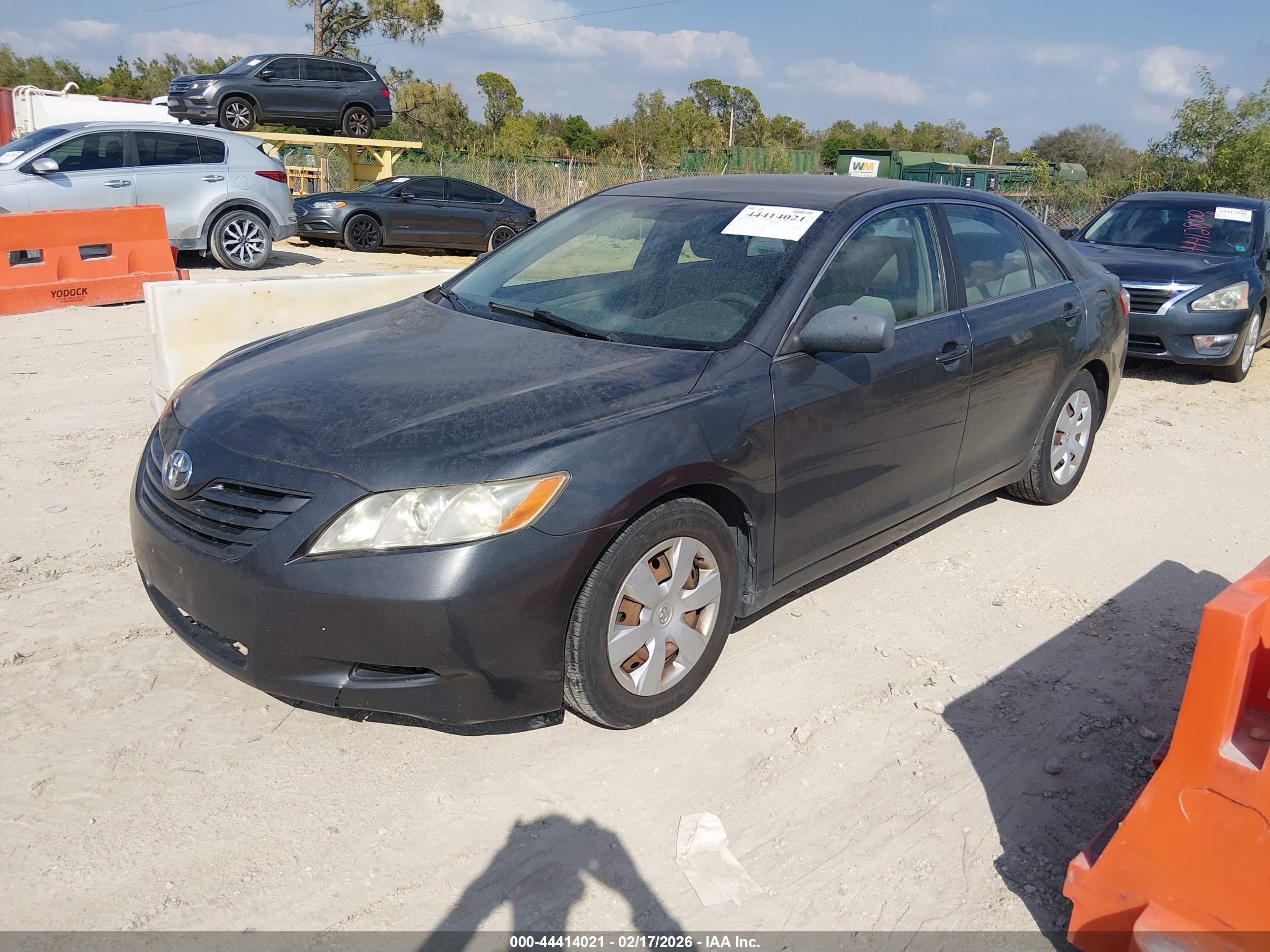 TOYOTA CAMRY image 2