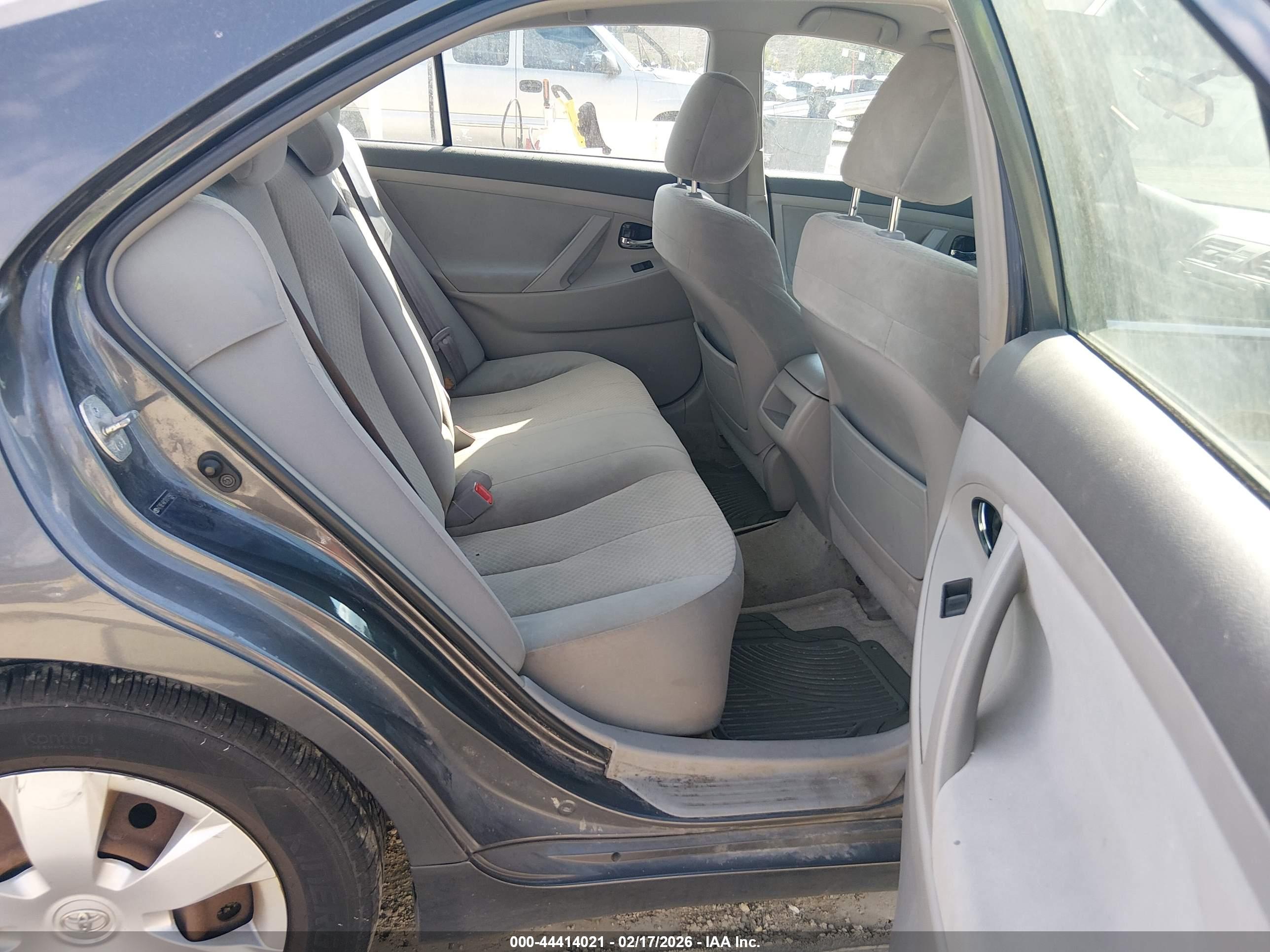 TOYOTA CAMRY image 8