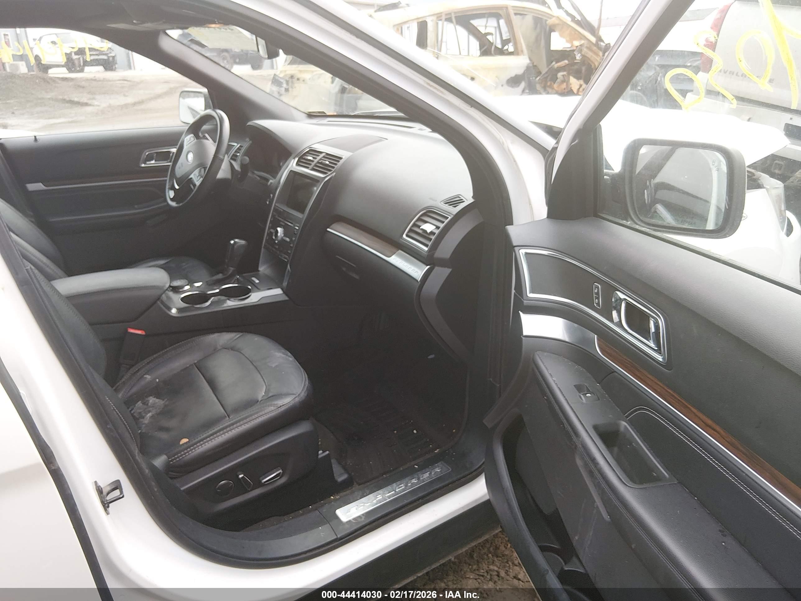 FORD EXPLORER image 5