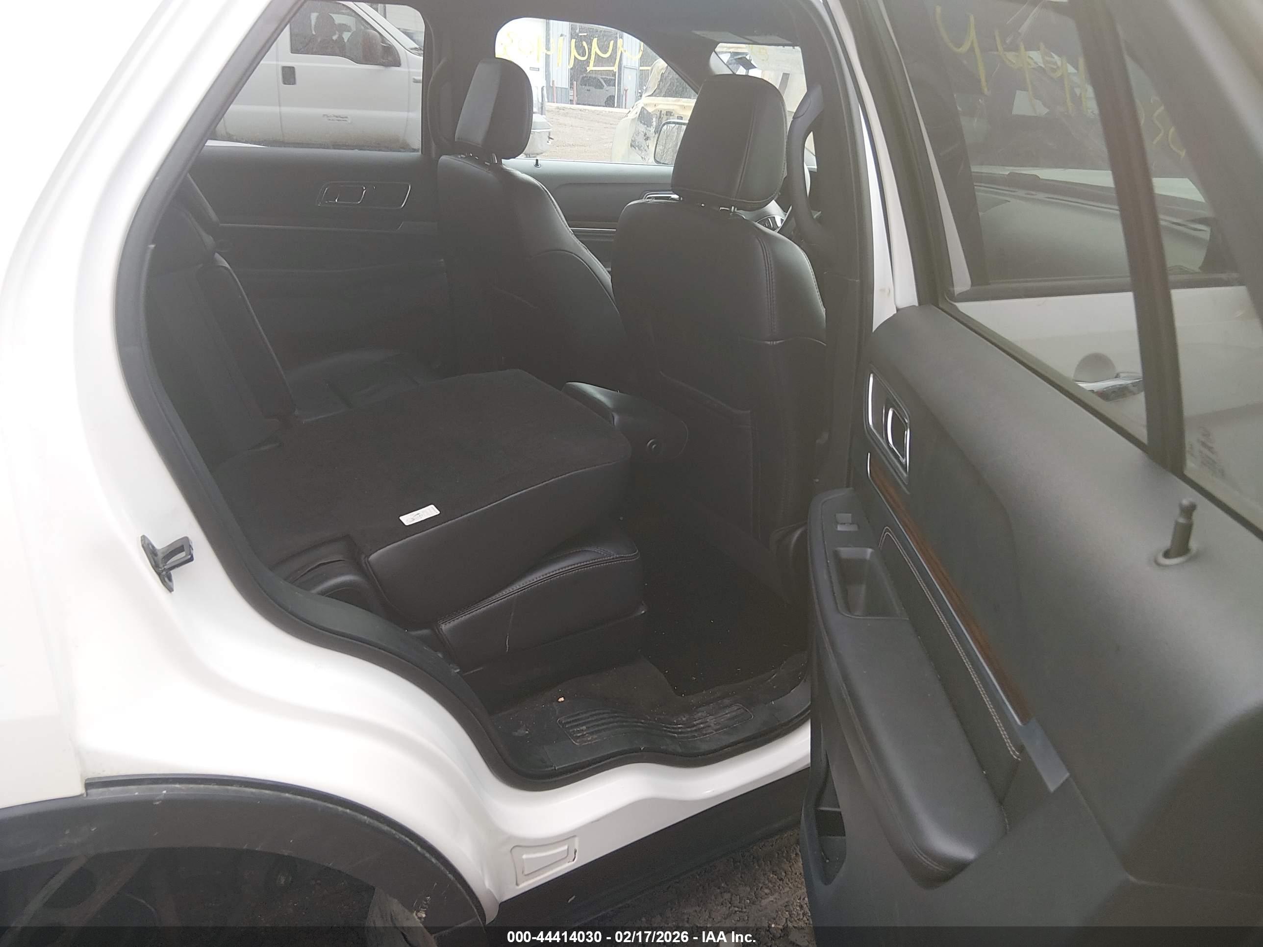 FORD EXPLORER image 8