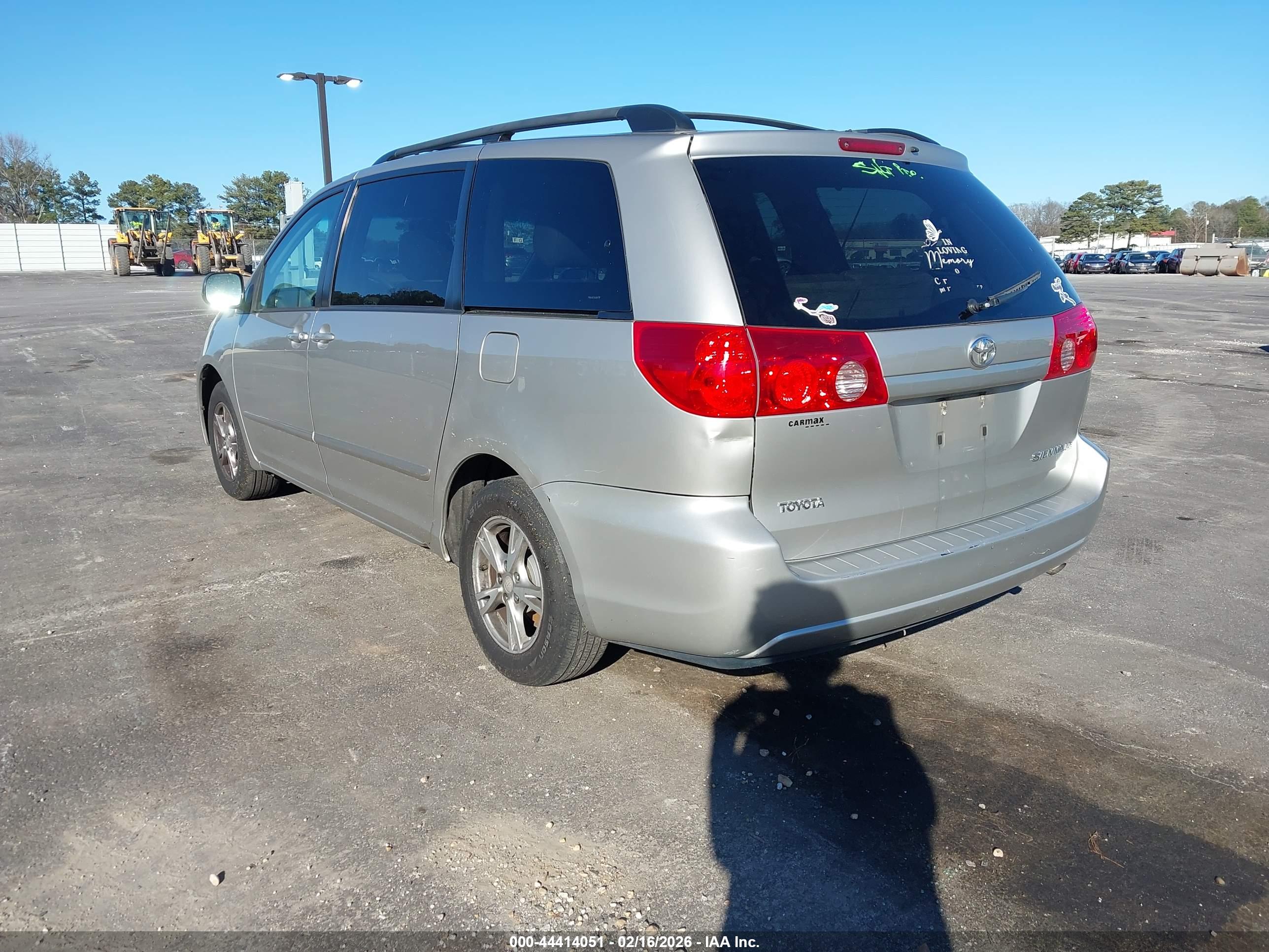 TOYOTA SIENNA image 3