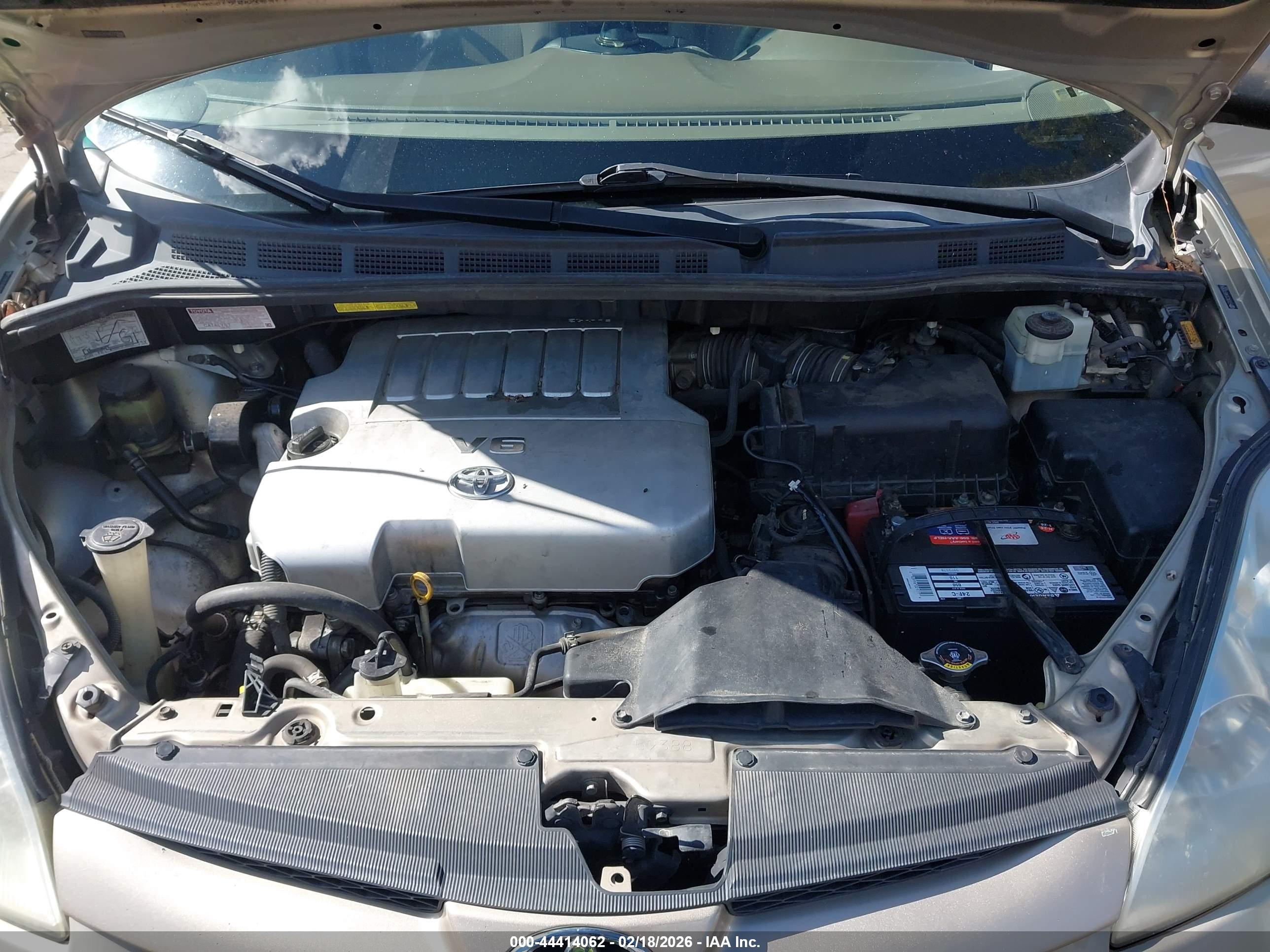 TOYOTA SIENNA image 10