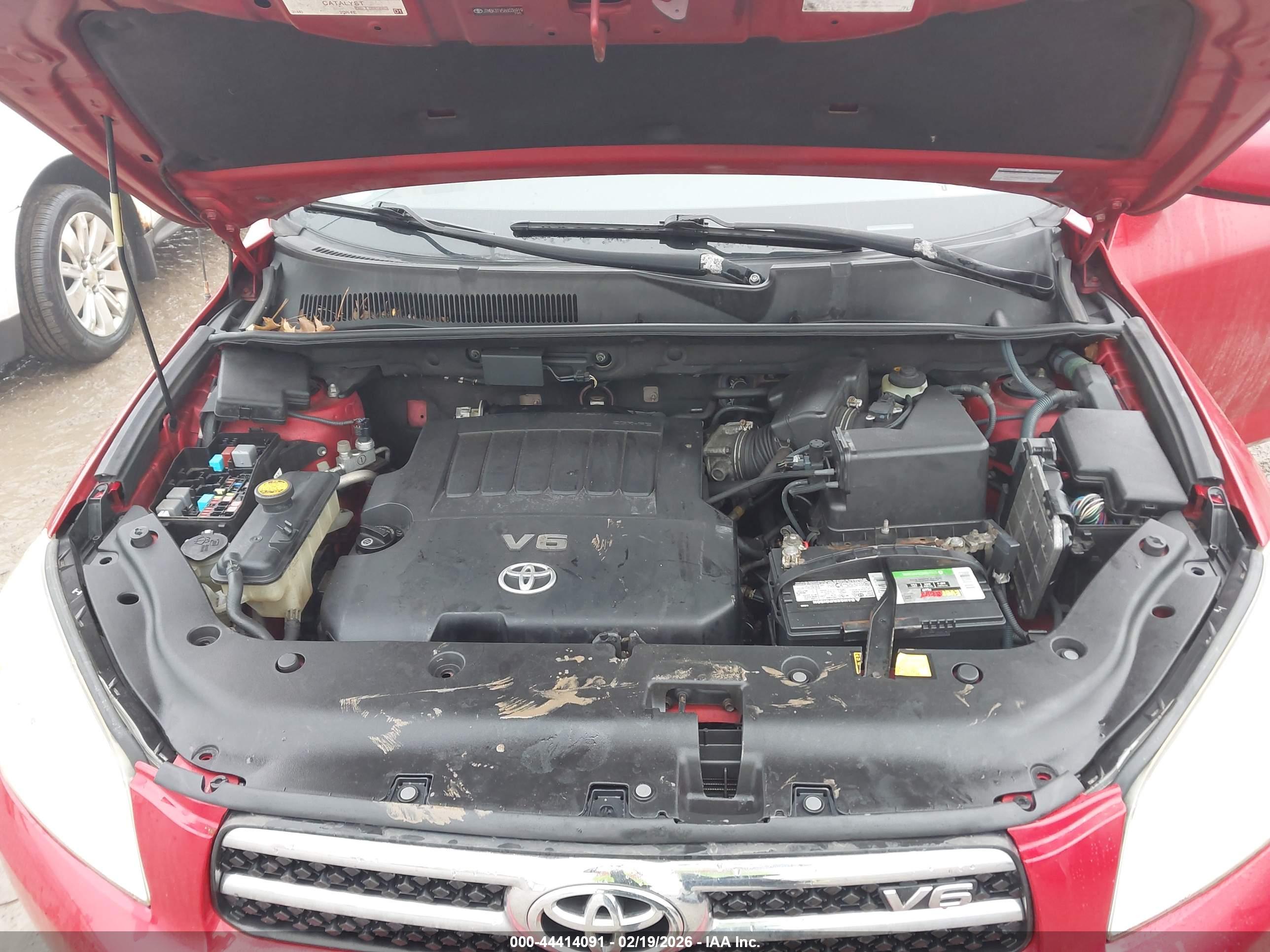 TOYOTA RAV4 image 10