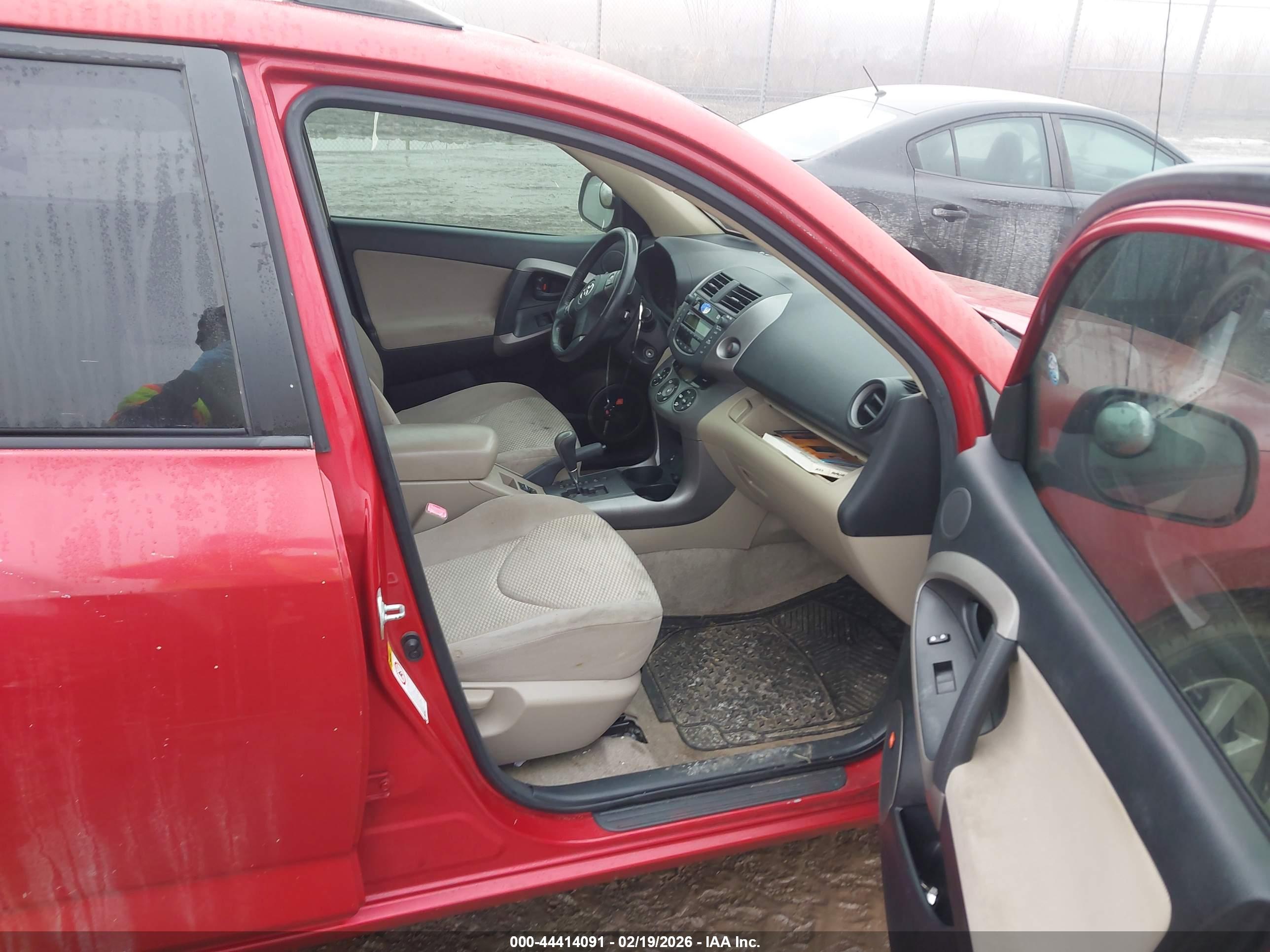 TOYOTA RAV4 image 5