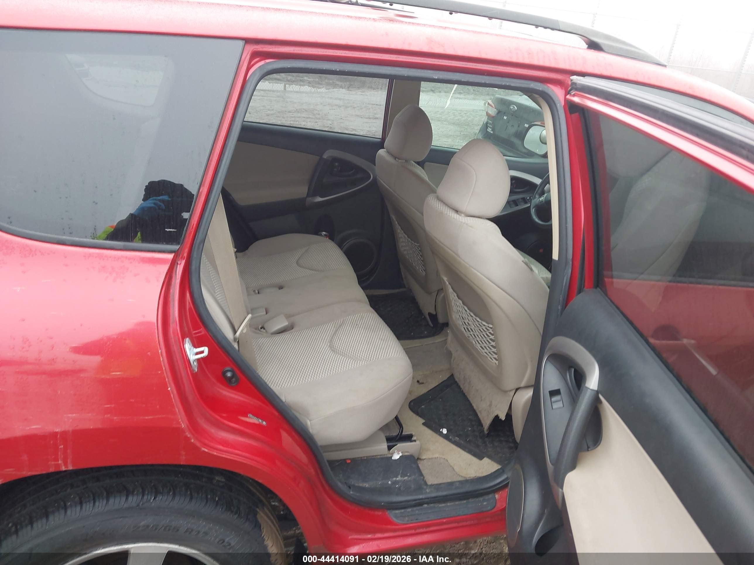 TOYOTA RAV4 image 8