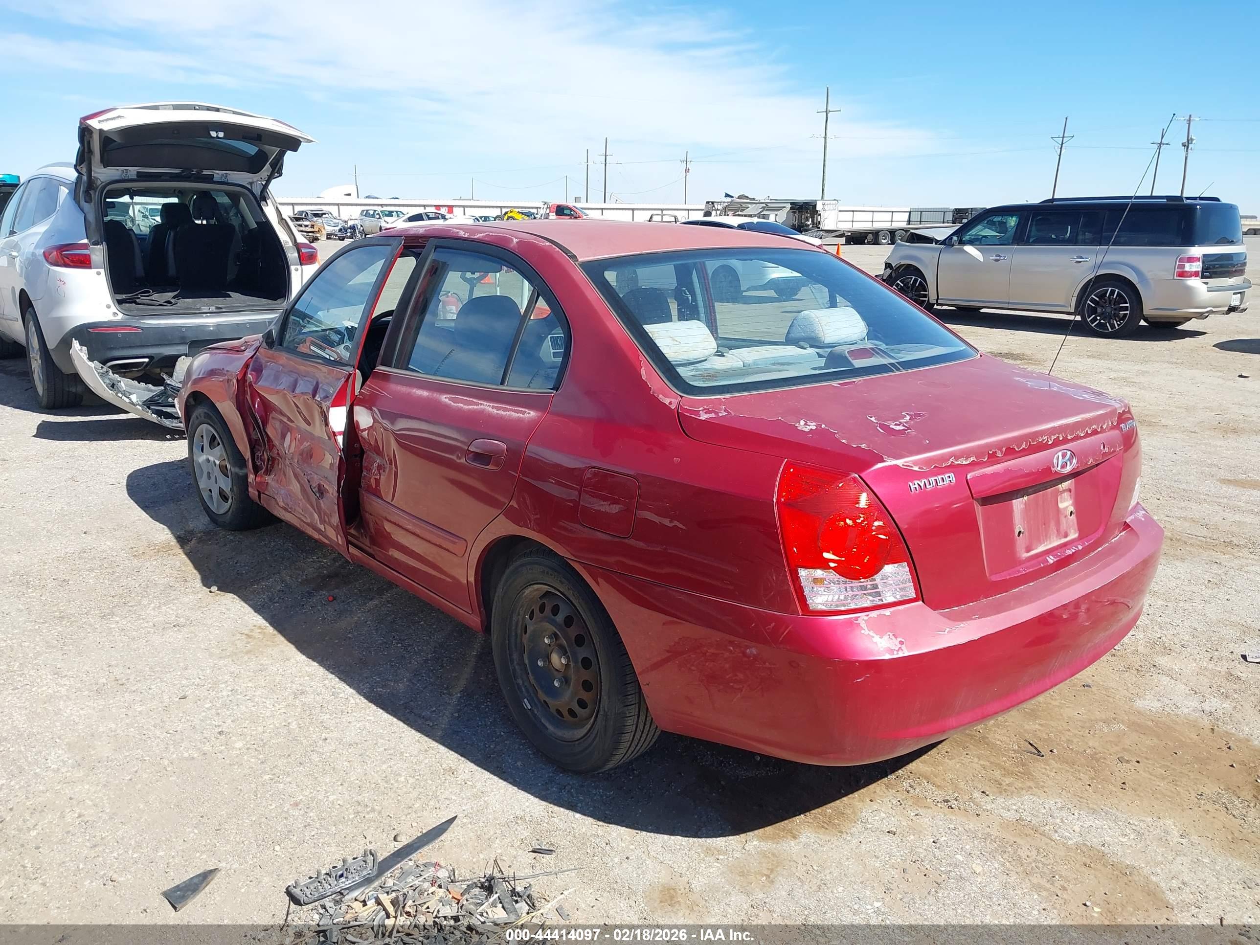 HYUNDAI ELANTRA image 3