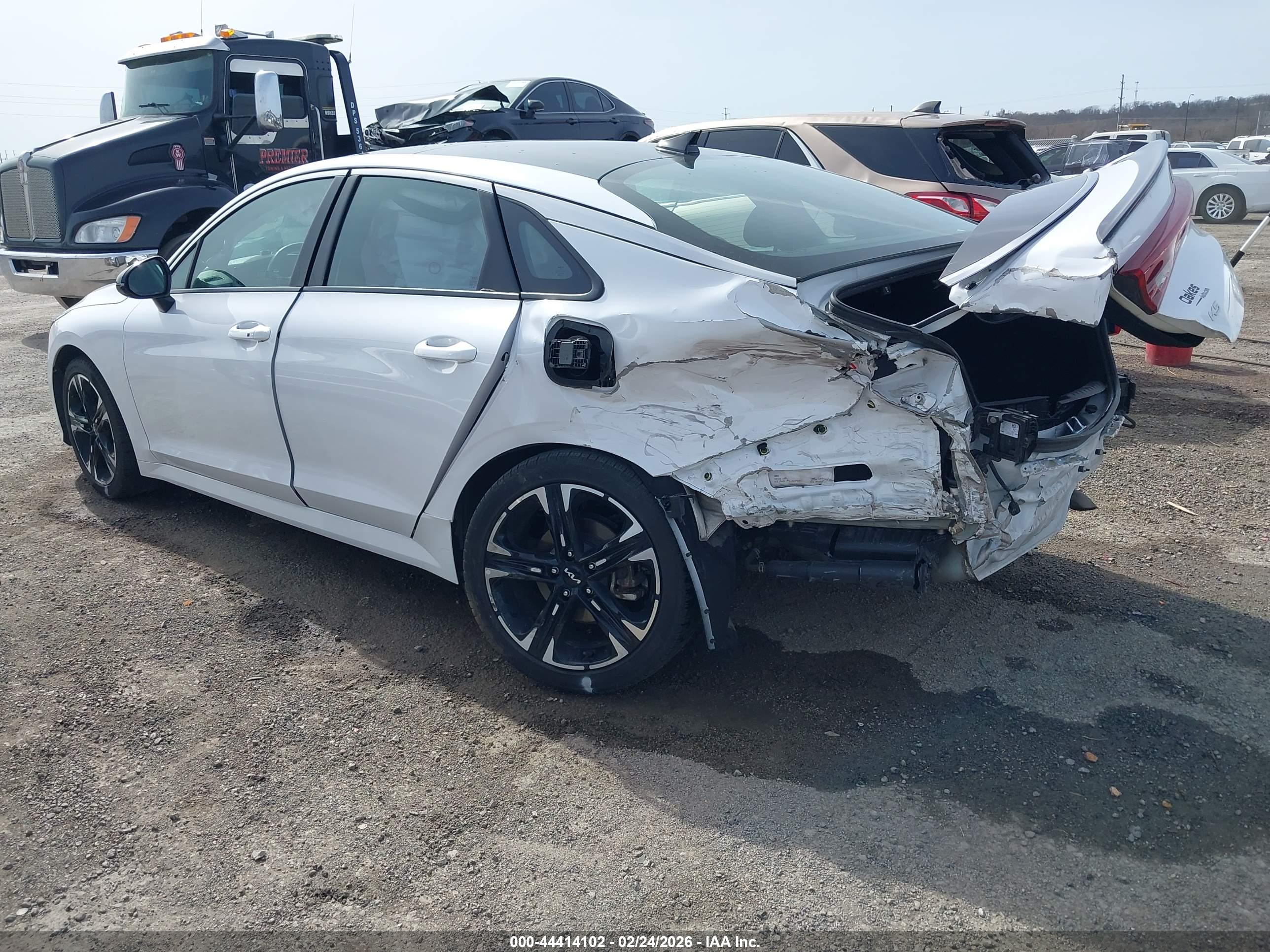 KIA K5 image 3