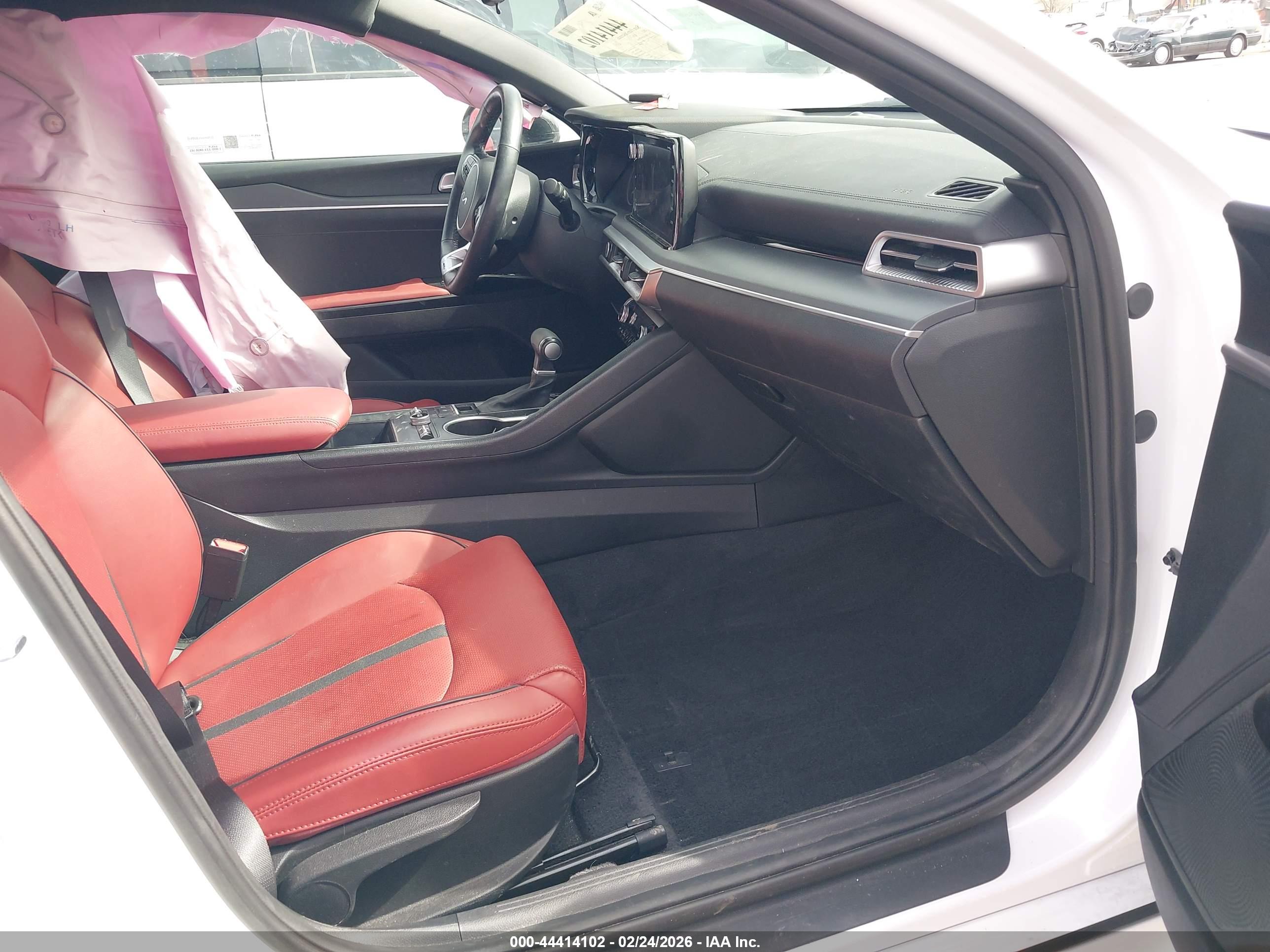 KIA K5 image 5
