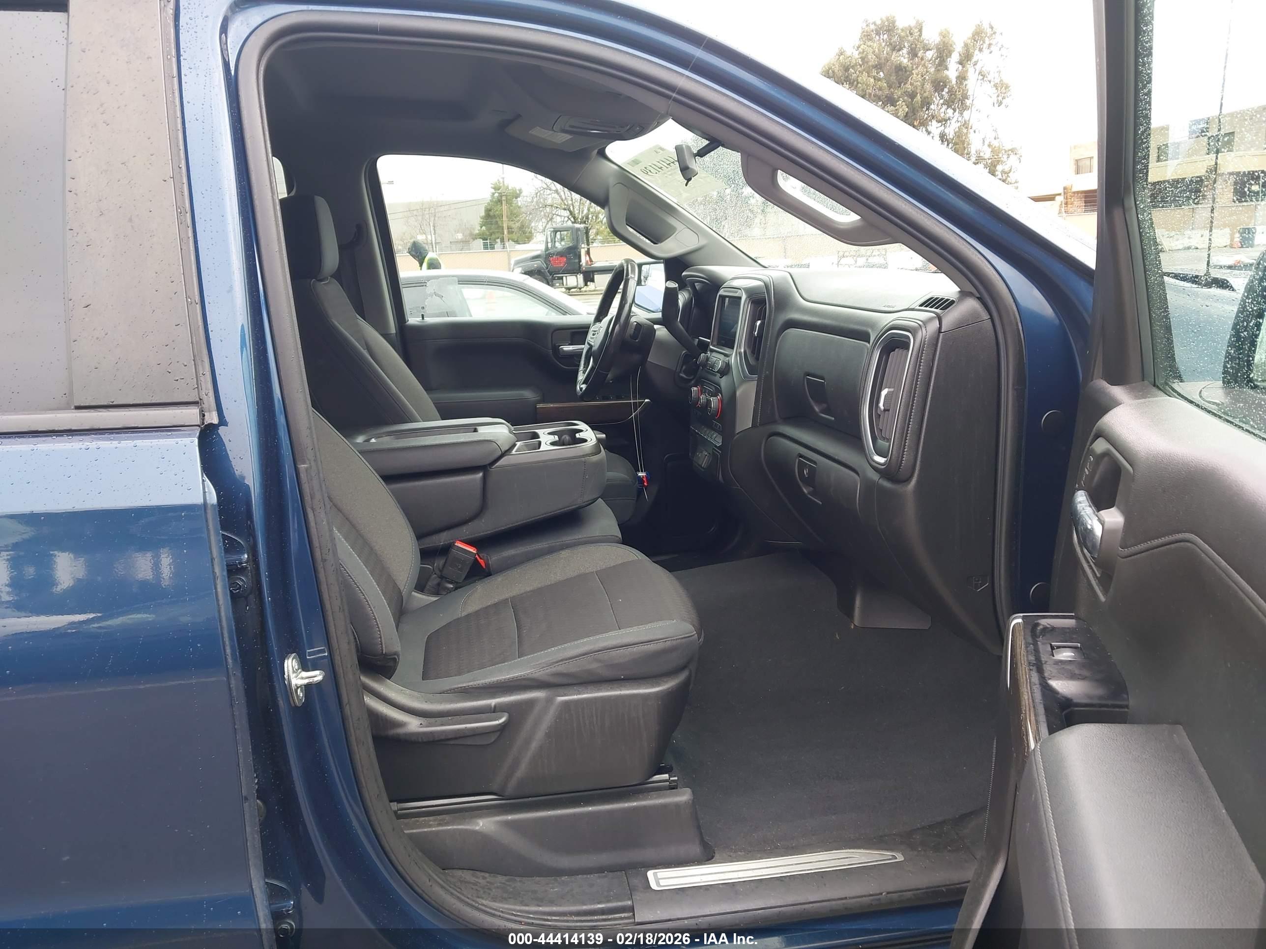 CHEVROLET SILVERADO image 5