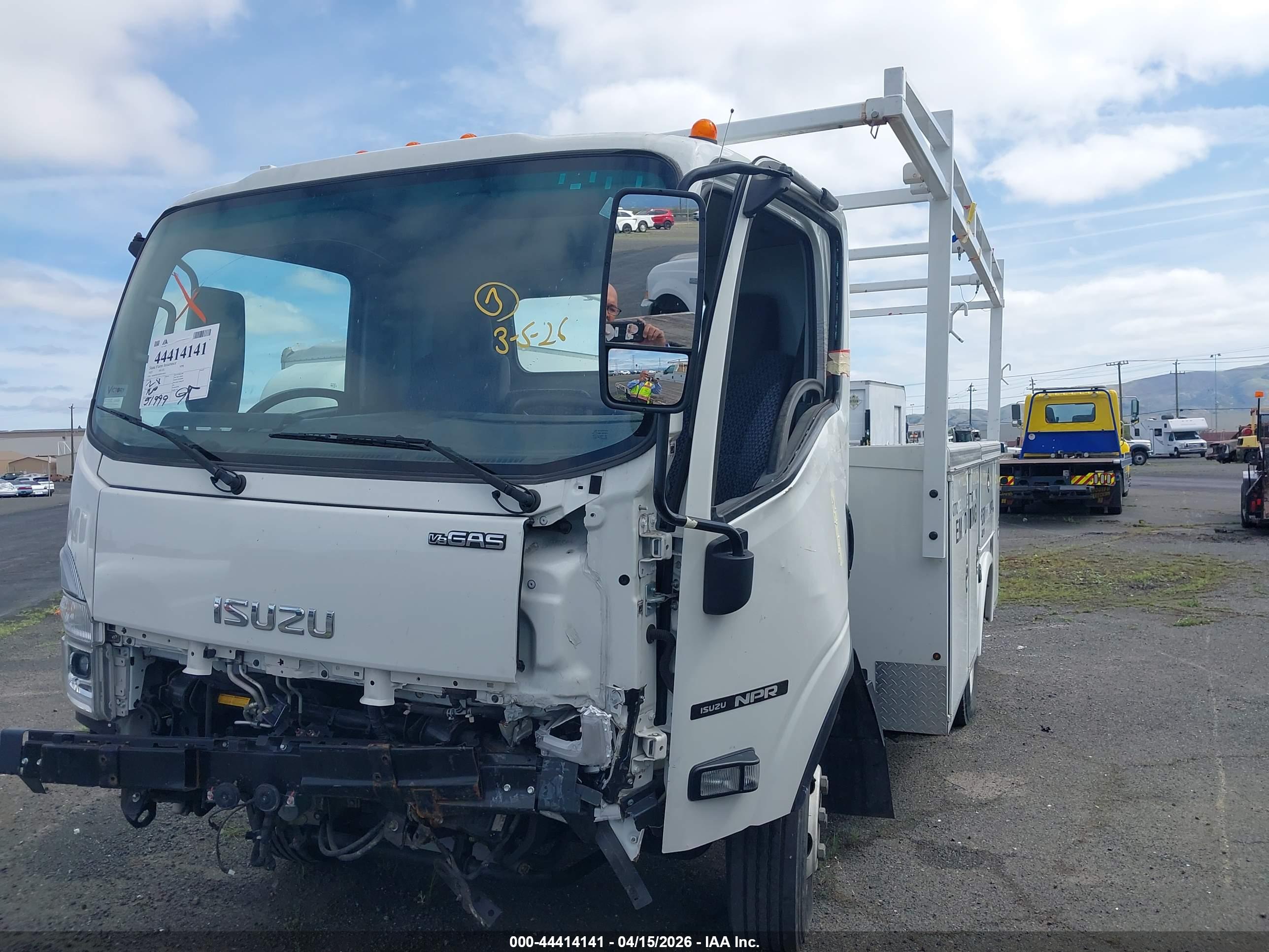 ISUZU NPR image 2