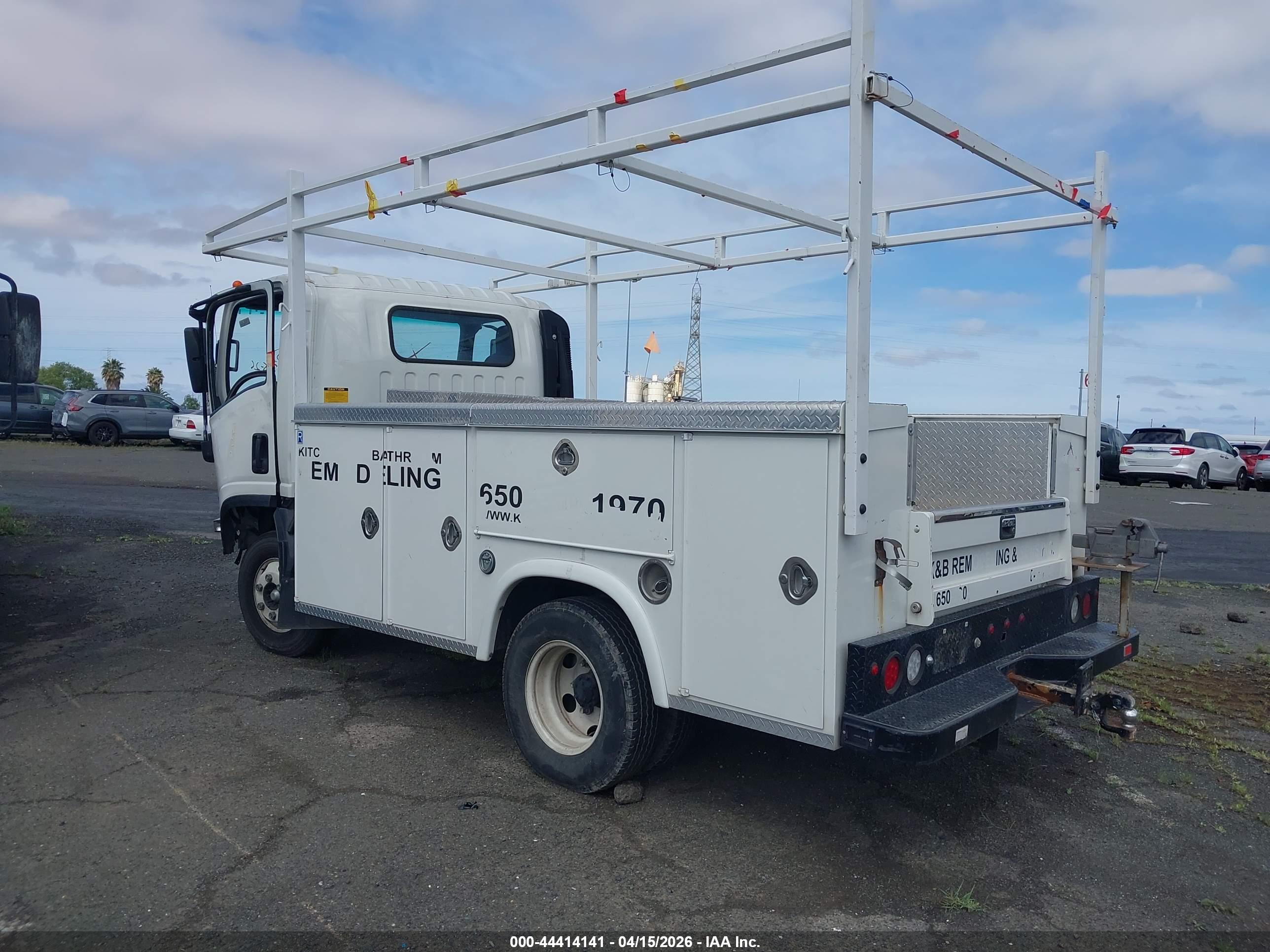 ISUZU NPR image 3